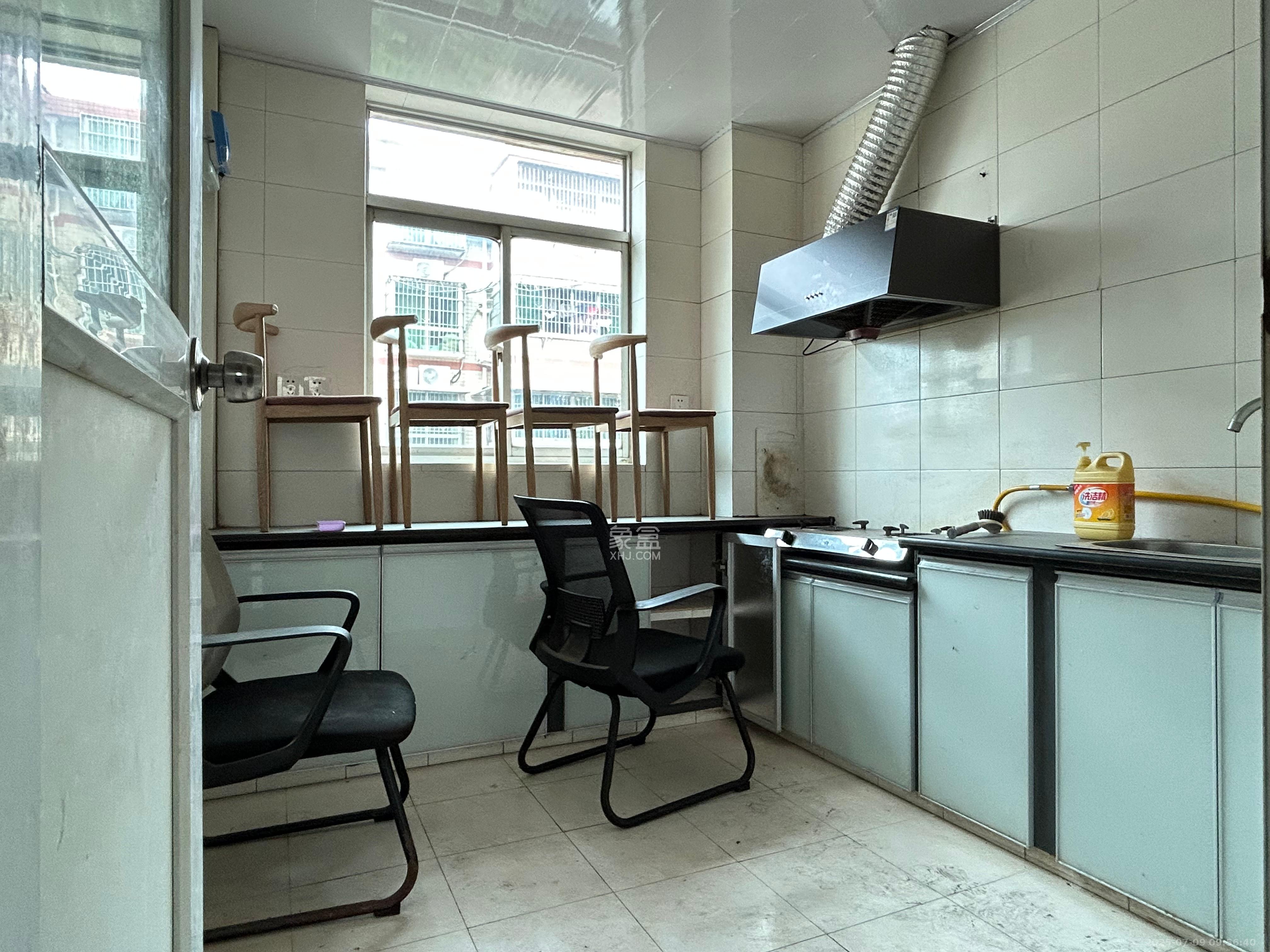 银晟花园 3室2厅2卫 1500.0元/月 银晟花园 3室2厅2卫 1500.0元/月室内图