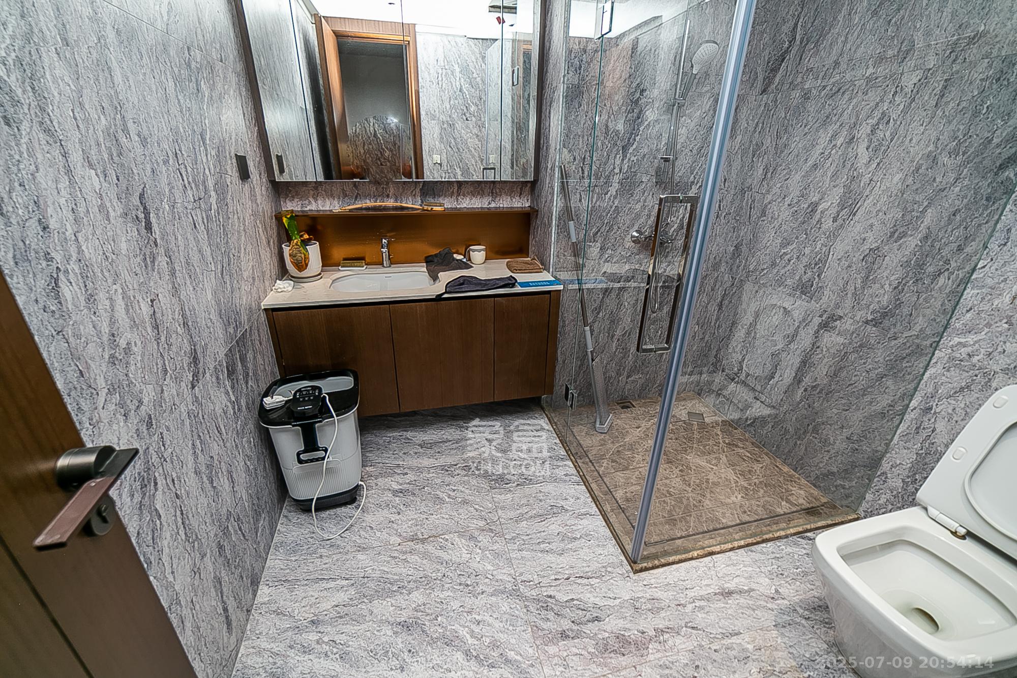 万科紫台  5室2厅4卫    650.0万 万科紫台  5室2厅4卫    650.0万卫生间