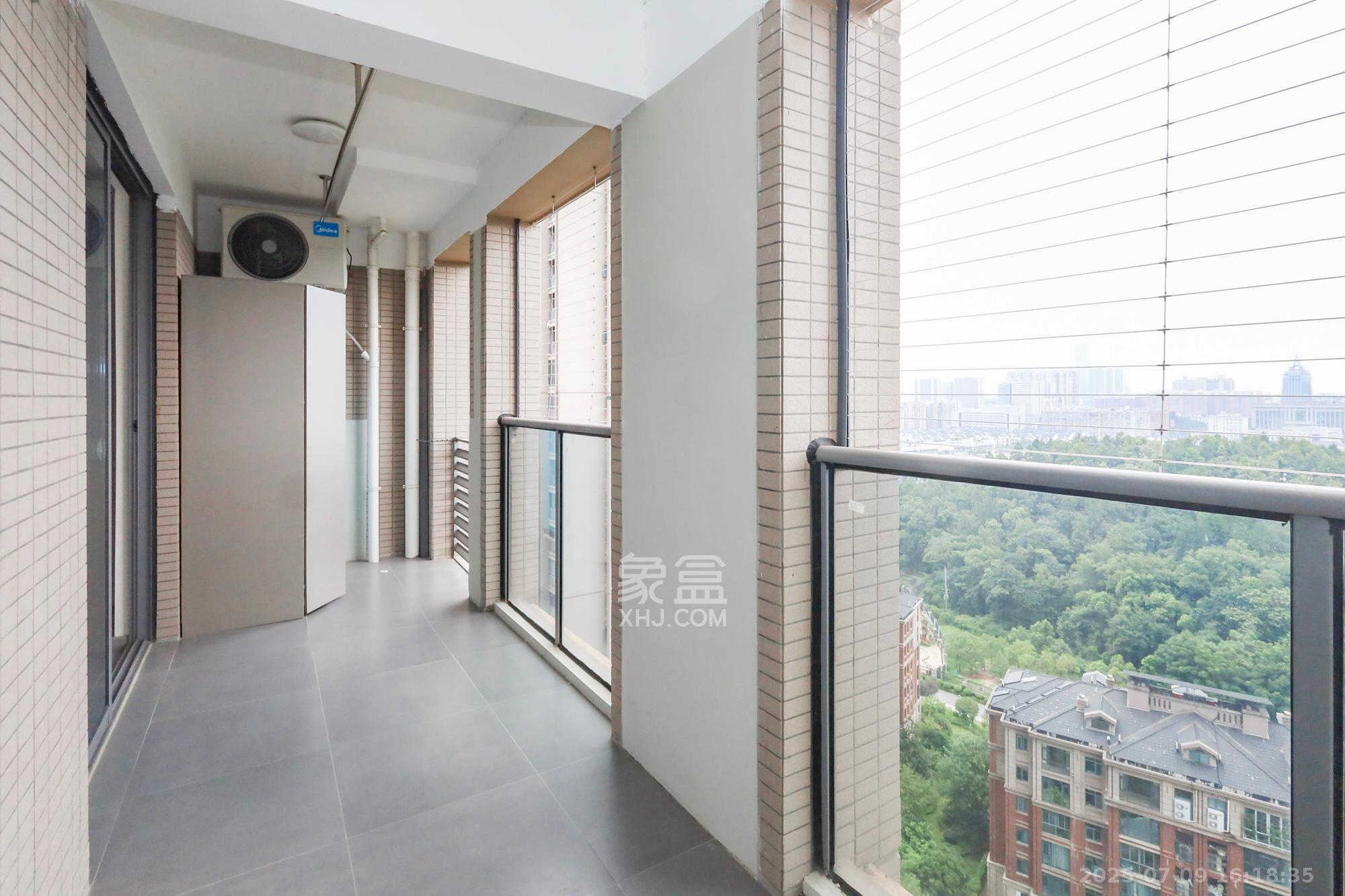 八方小区B区  1室2厅2卫   538.00万阳台