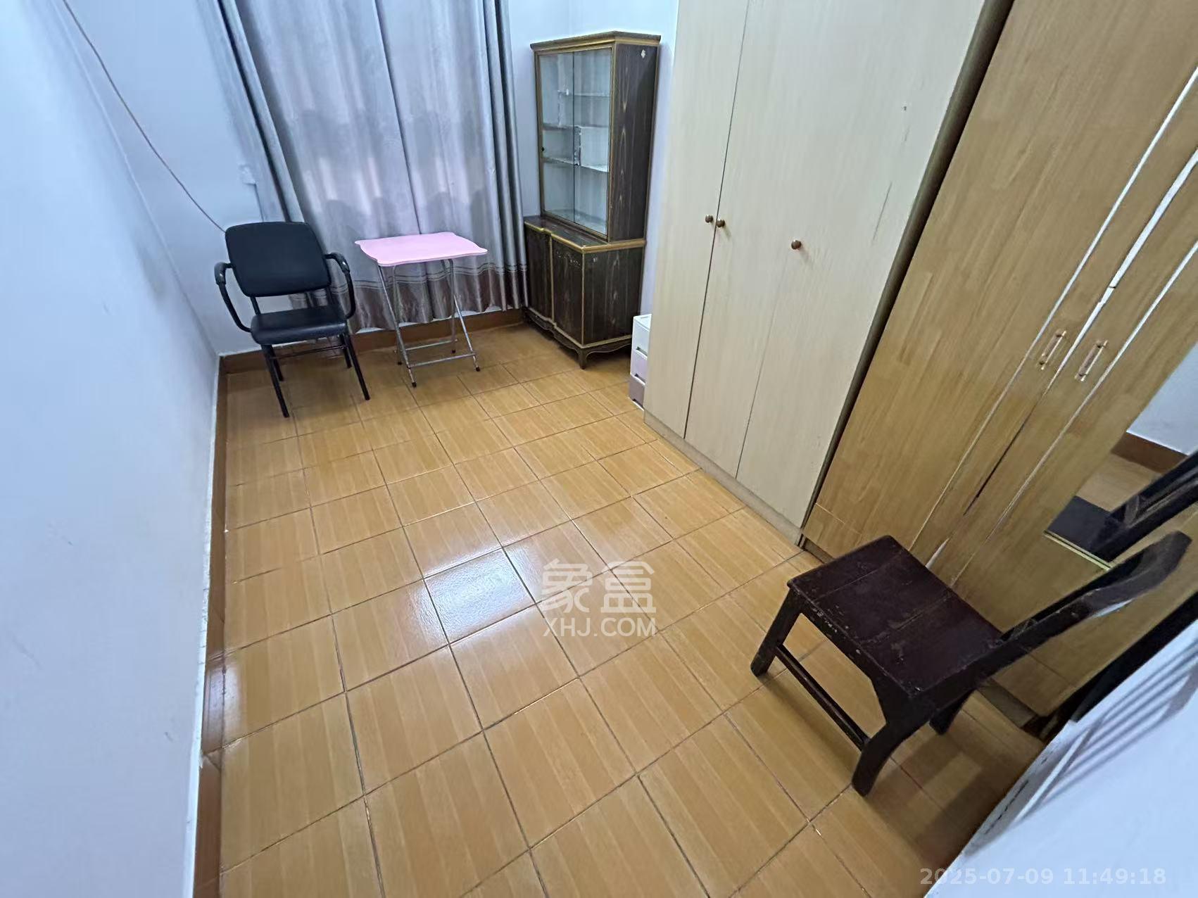 雅泰花园  4室2厅1卫   1800.00元/月室内图