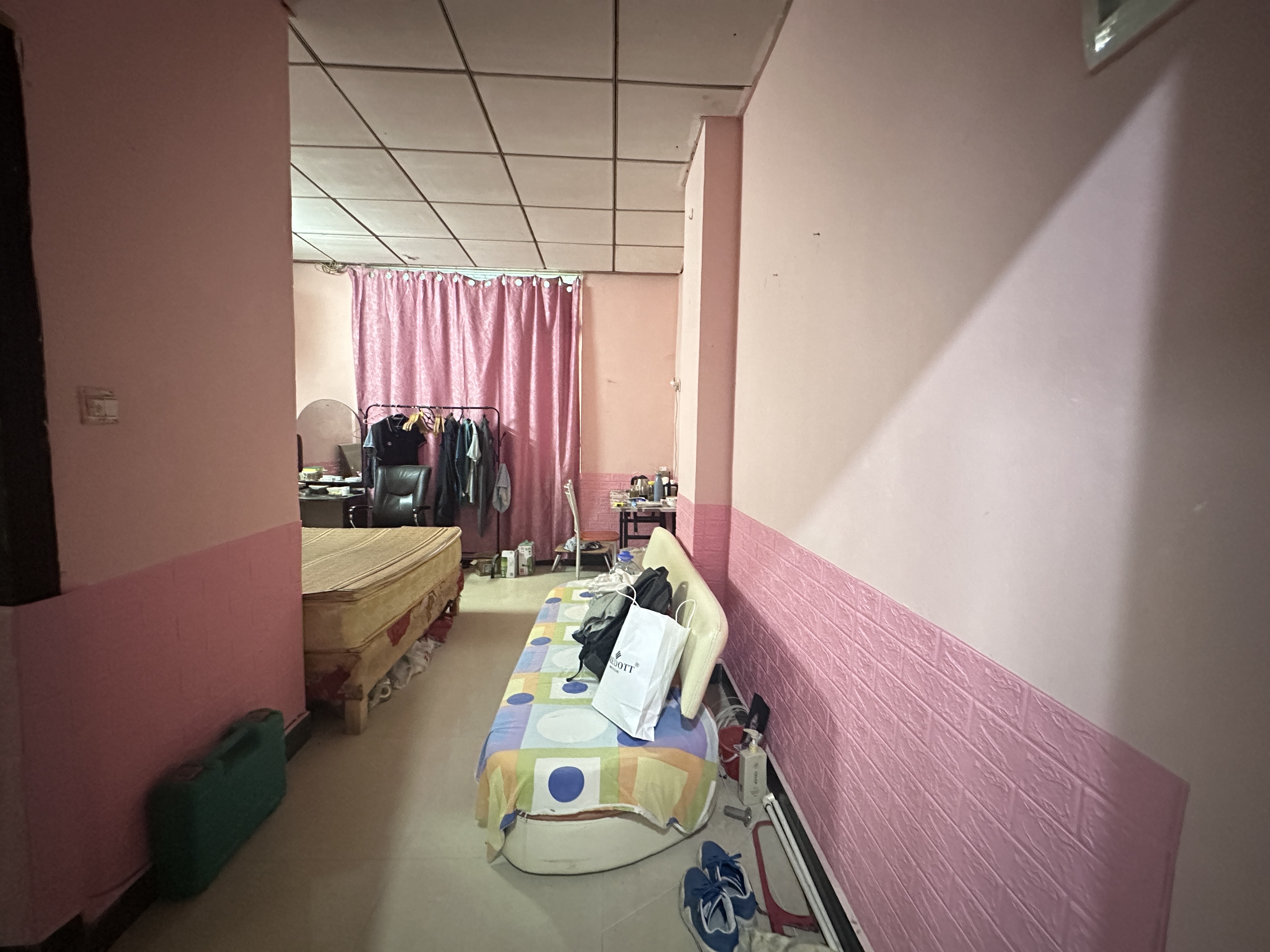 侨企大厦  1室1厅1卫    24.0万 侨企大厦  1室1厅1卫    24.0万客厅