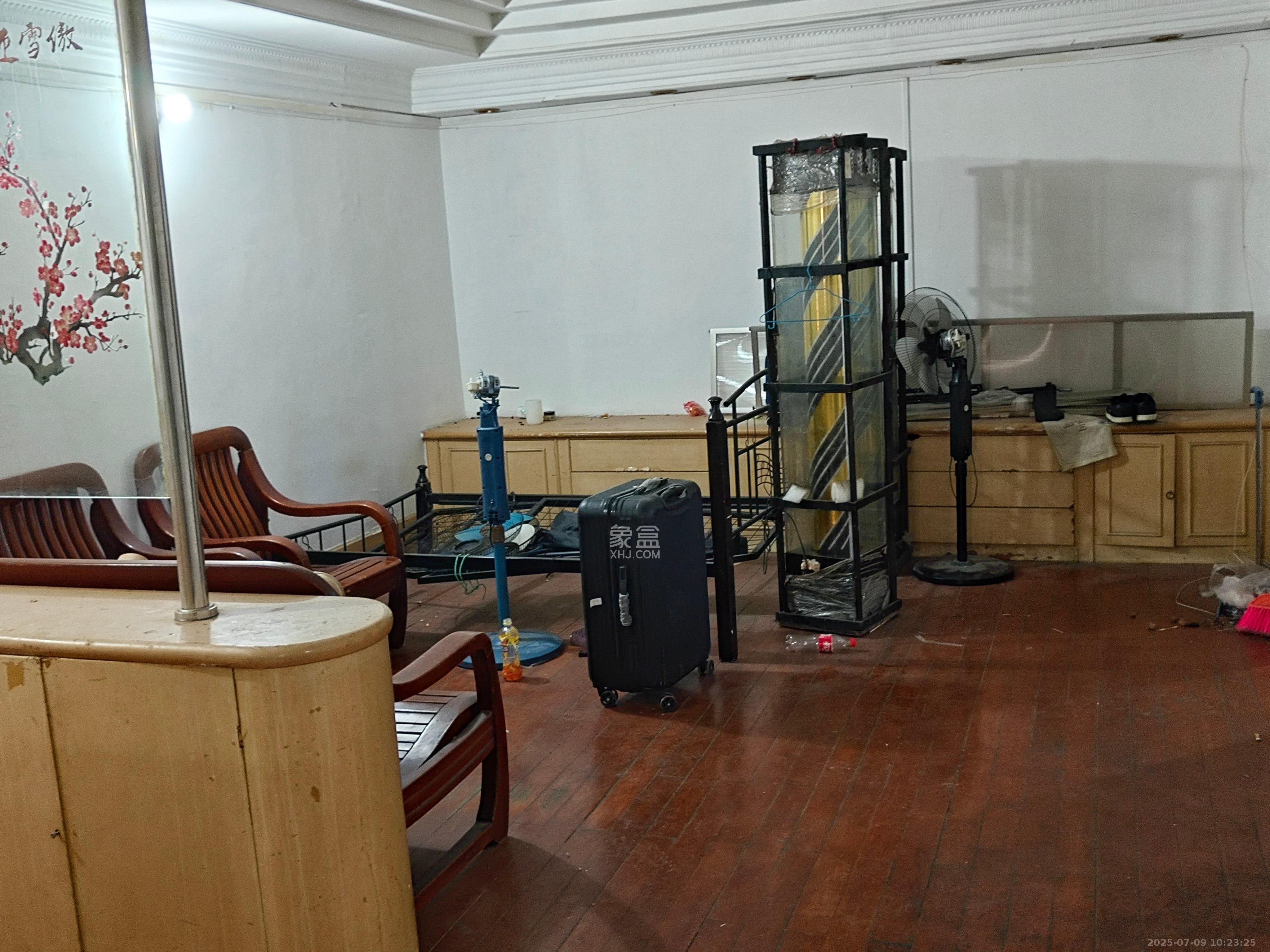 吉景小区 3室2厅1卫 2200.0元/月 吉景小区 3室2厅1卫 2200.0元/月室内图