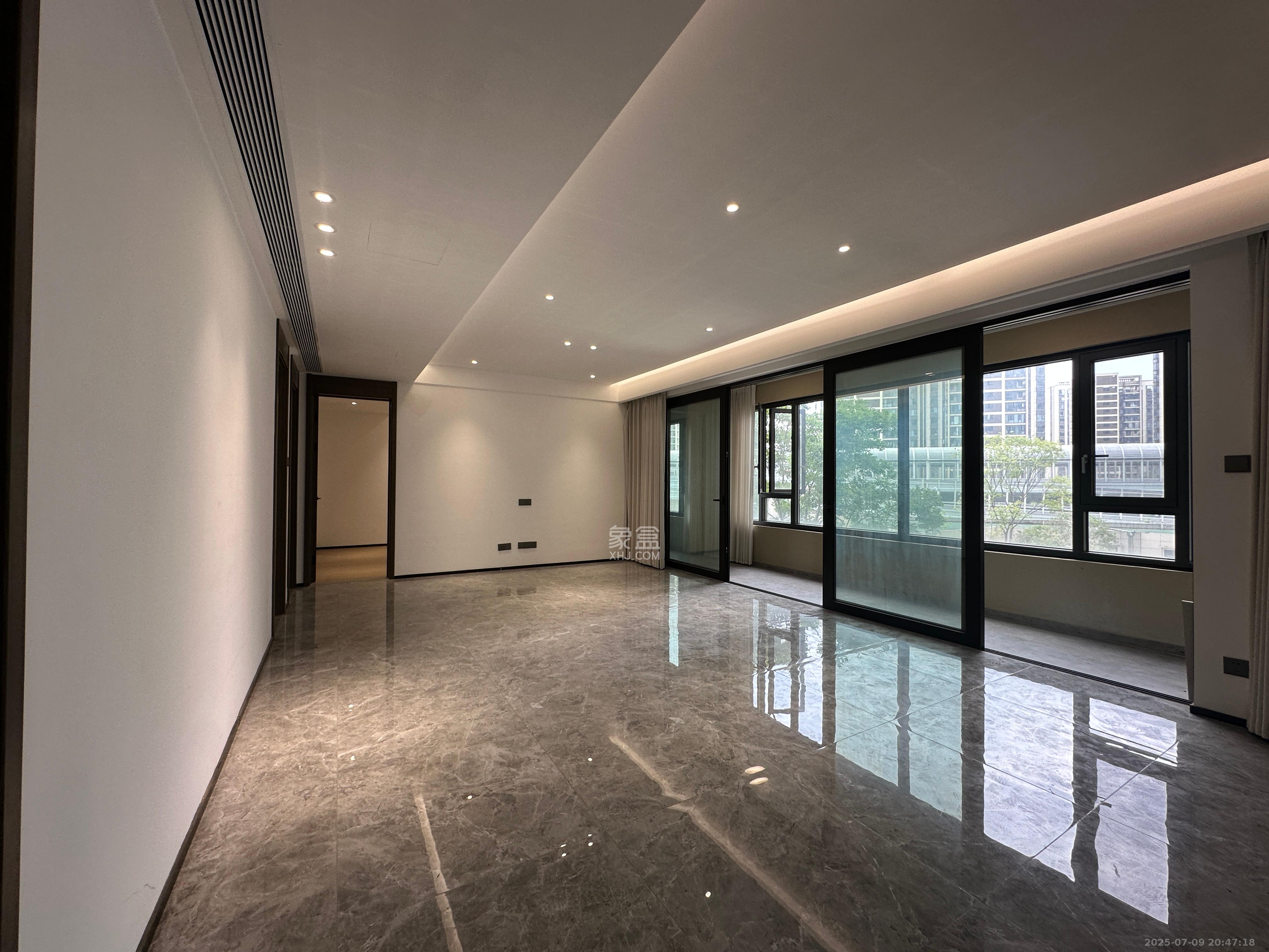 万科滨河道  4室2厅2卫    184.0万 万科滨河道  4室2厅2卫    184.0万客厅