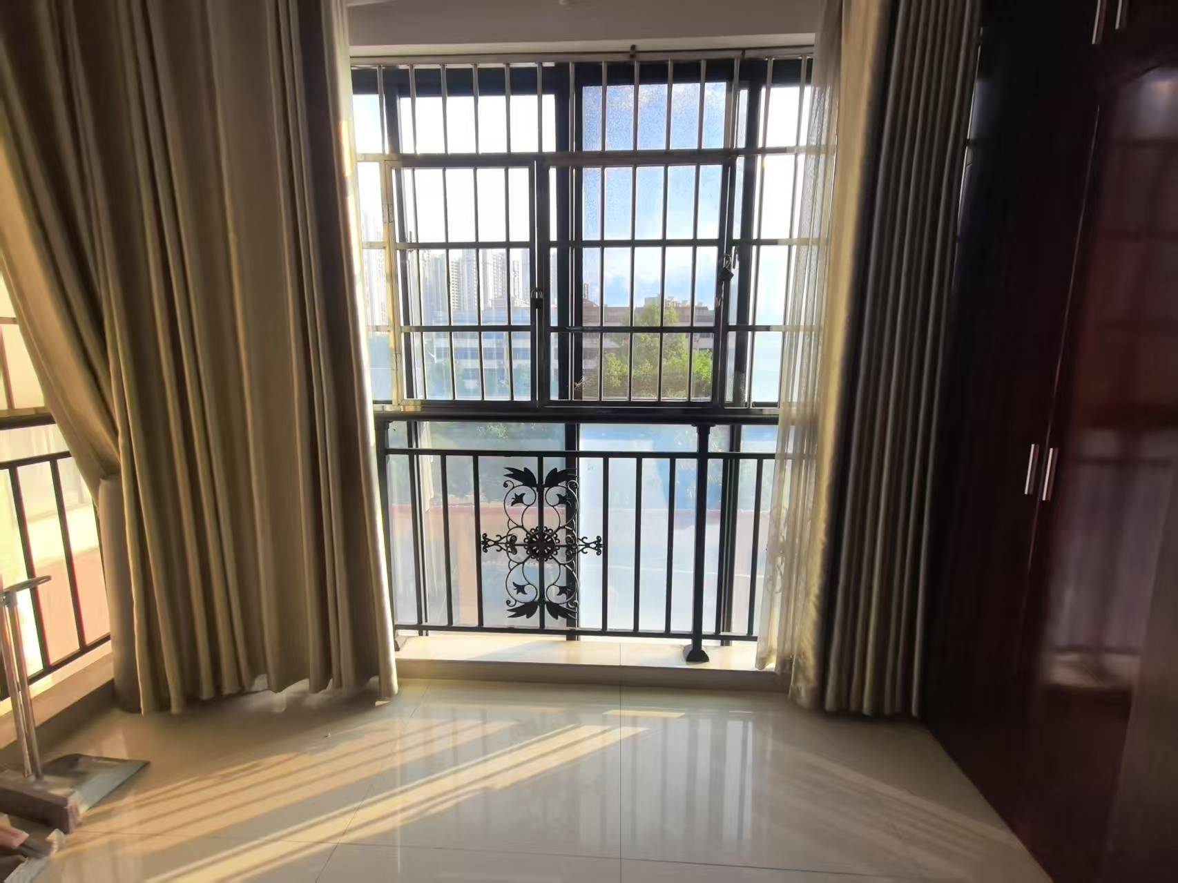 东方新城 2室2厅1卫 1400.0元/月 东方新城 2室2厅1卫 1400.0元/月室内图