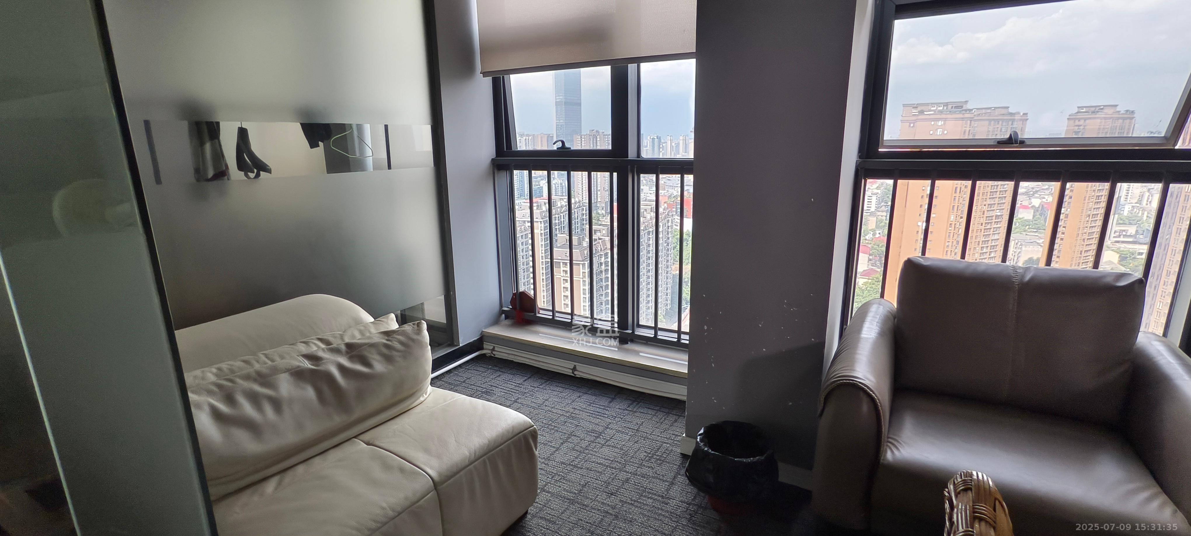 第六都（陆都小区）  1室1厅1卫    1800.0元/月室内图