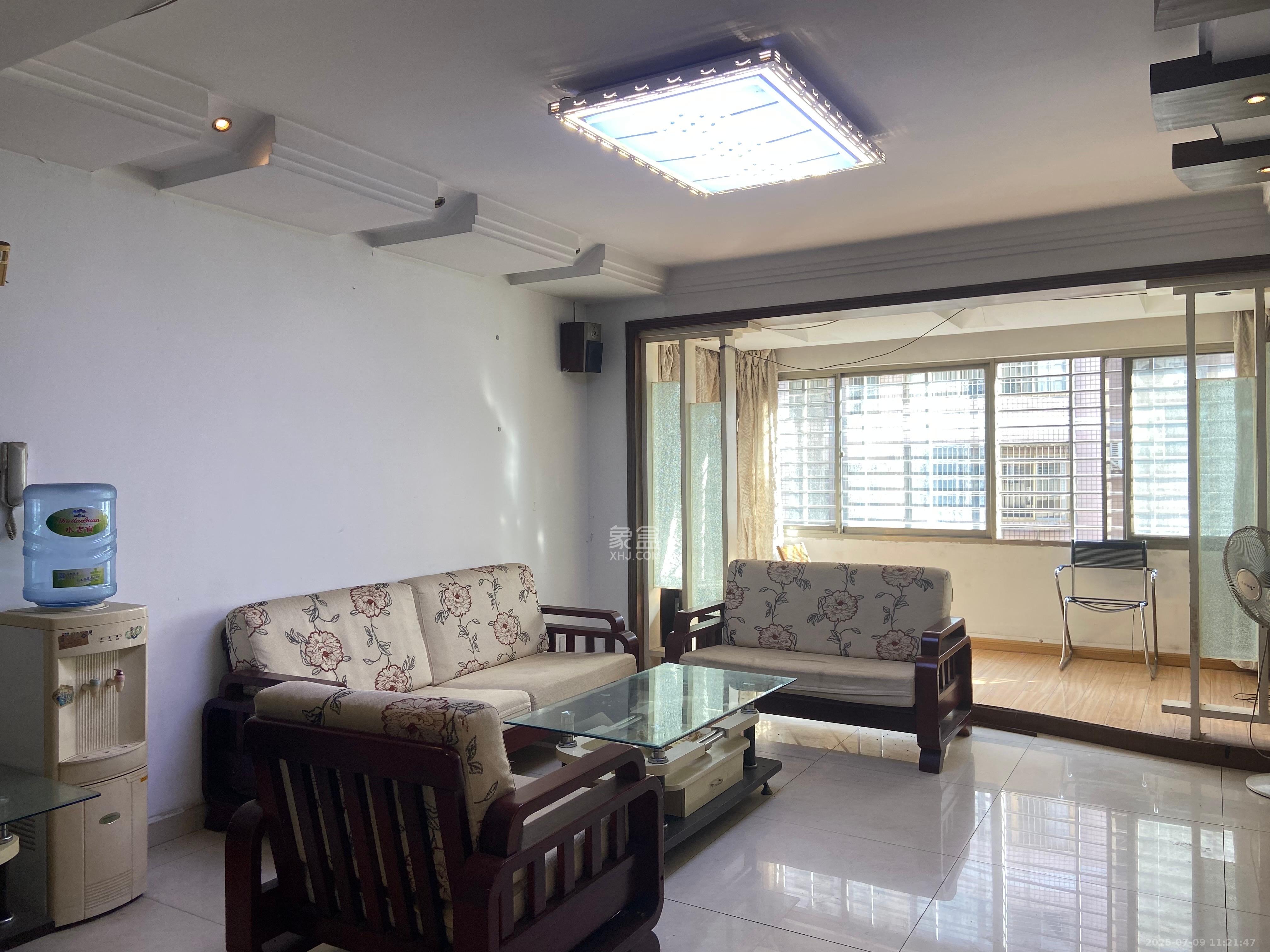 雄海花园 3室2厅2卫 2700.0元/月 雄海花园 3室2厅2卫 2700.0元/月室内图