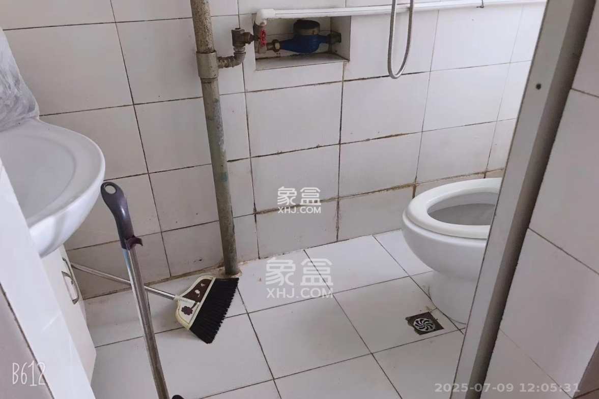 红旗区四片 3室1厅1卫 2100.0元/月 红旗区四片 3室1厅1卫 2100.0元/月室内图