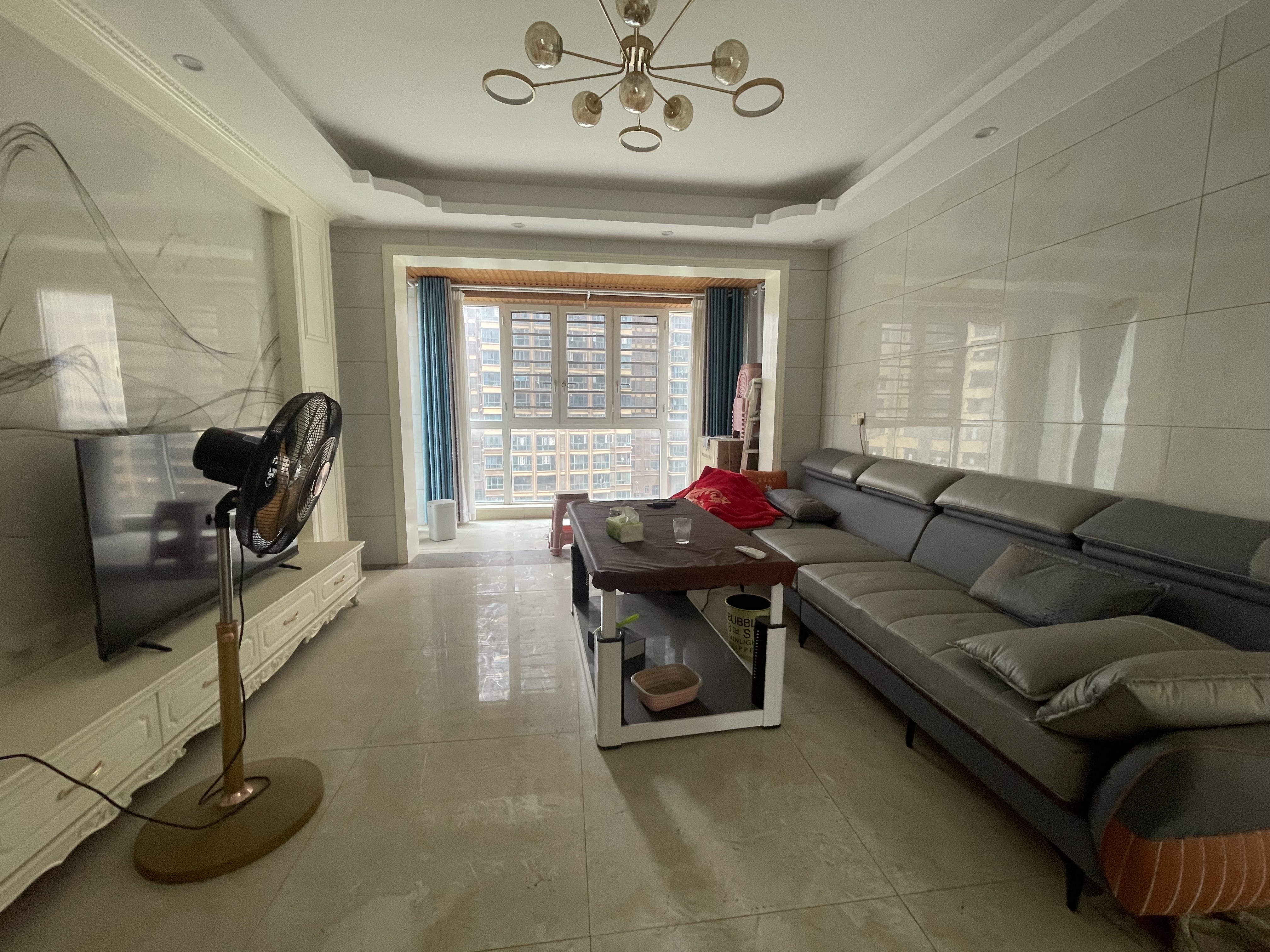 五洲锦城 4室2厅2卫 98.0万 五洲锦城 4室2厅2卫 98.0万客厅