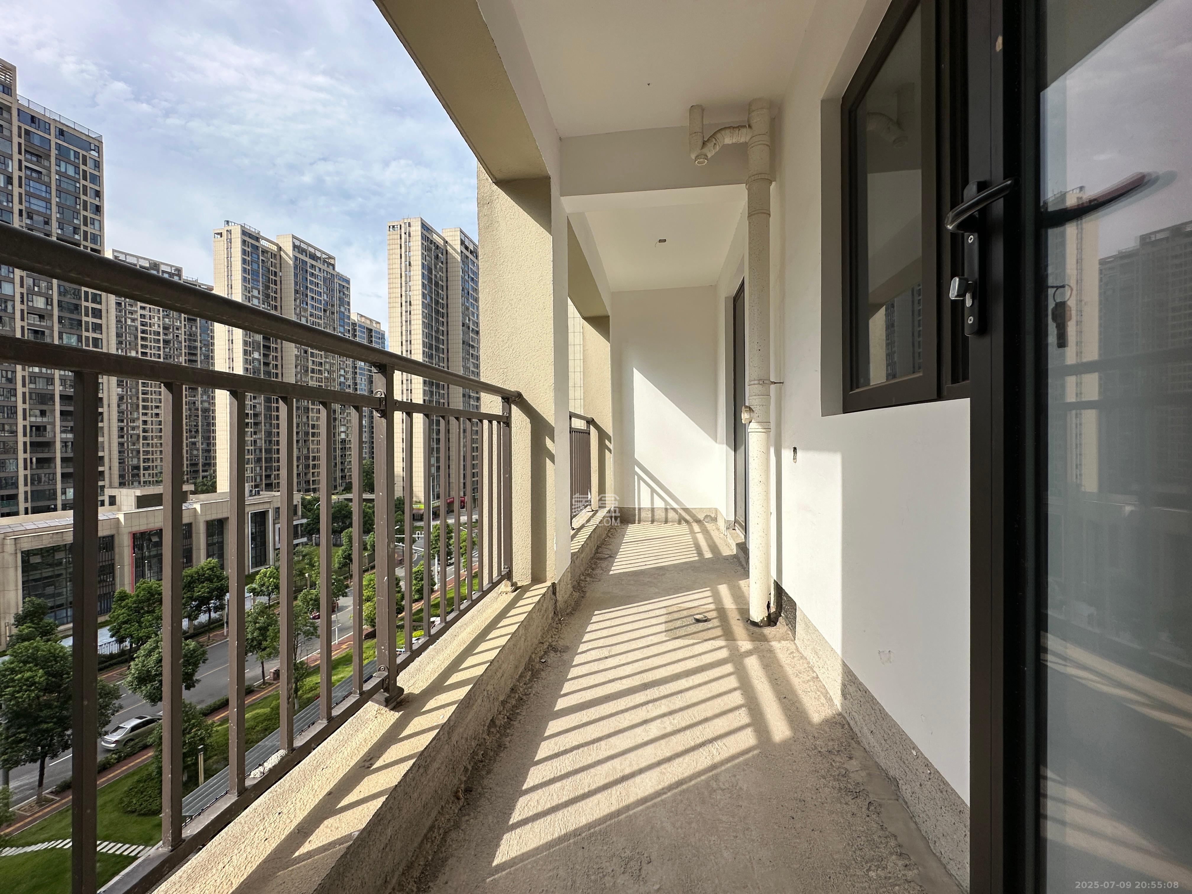 润和湘江天地D区  4室2厅2卫    147.0万 润和湘江天地D区  4室2厅2卫    147.0万阳台