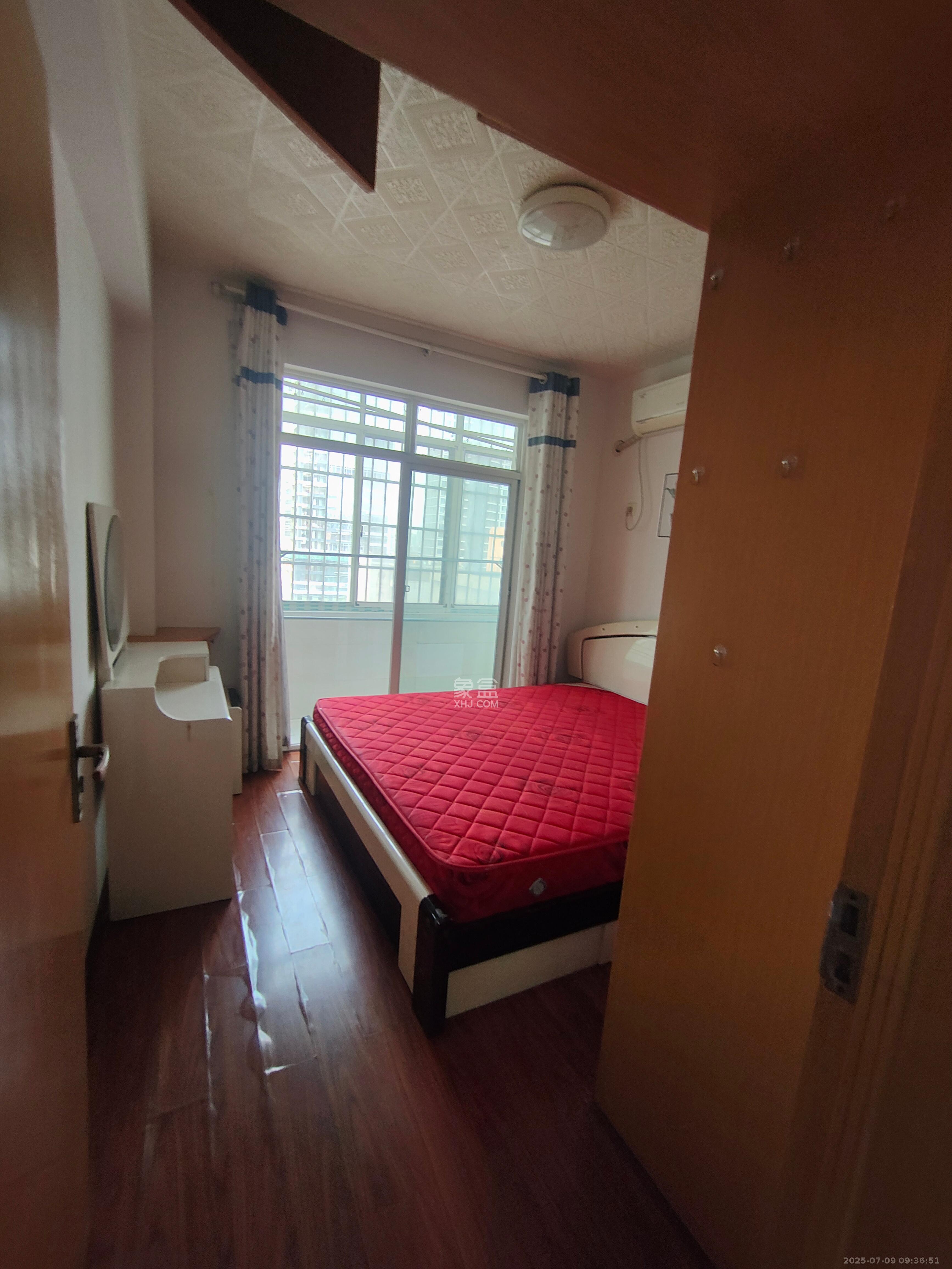 山水华景 3室2厅1卫 2400.0元/月 山水华景 3室2厅1卫 2400.0元/月室内图