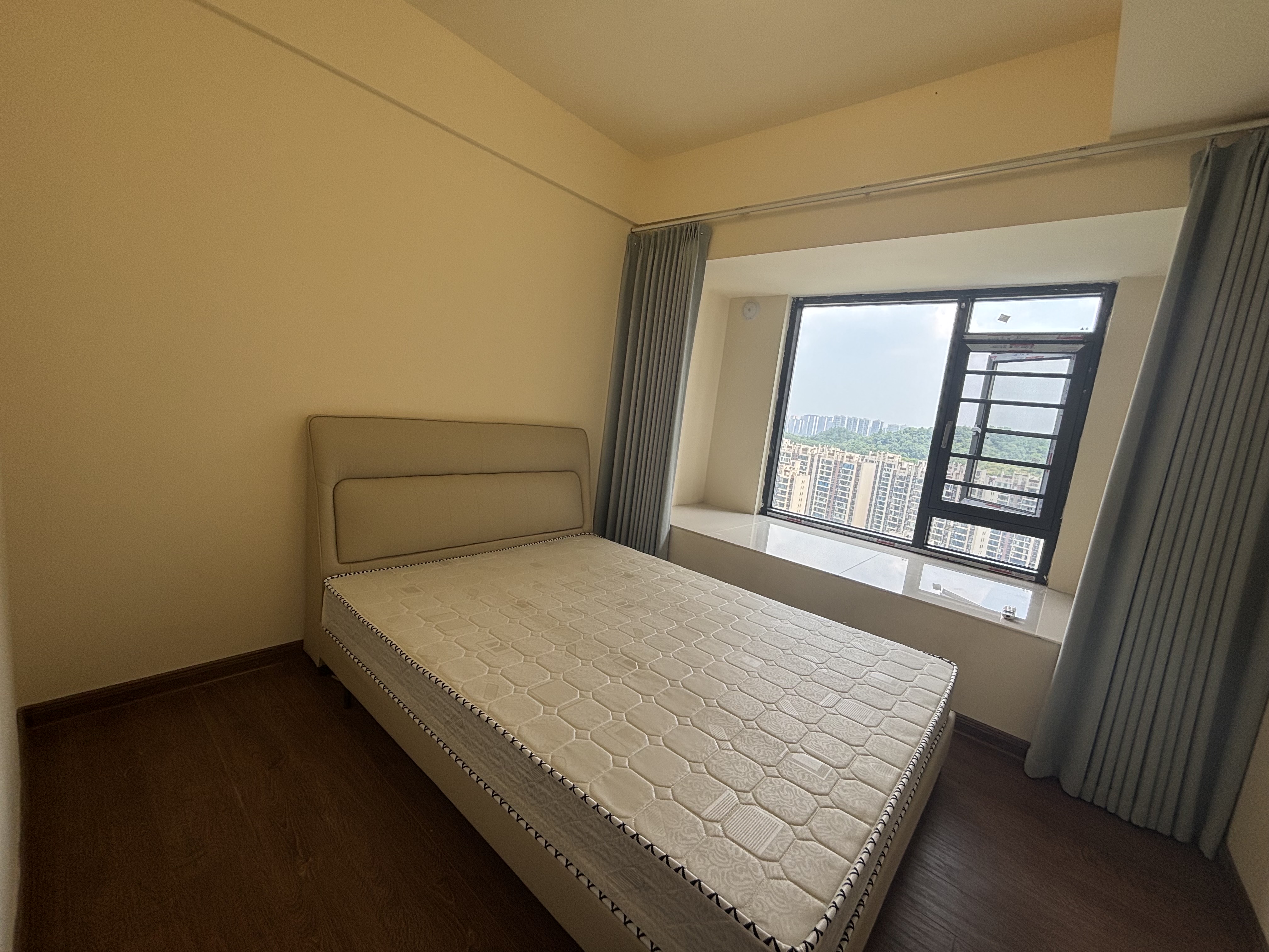 碧桂园翘楚棠  4室2厅2卫    1600.0元/月室内图