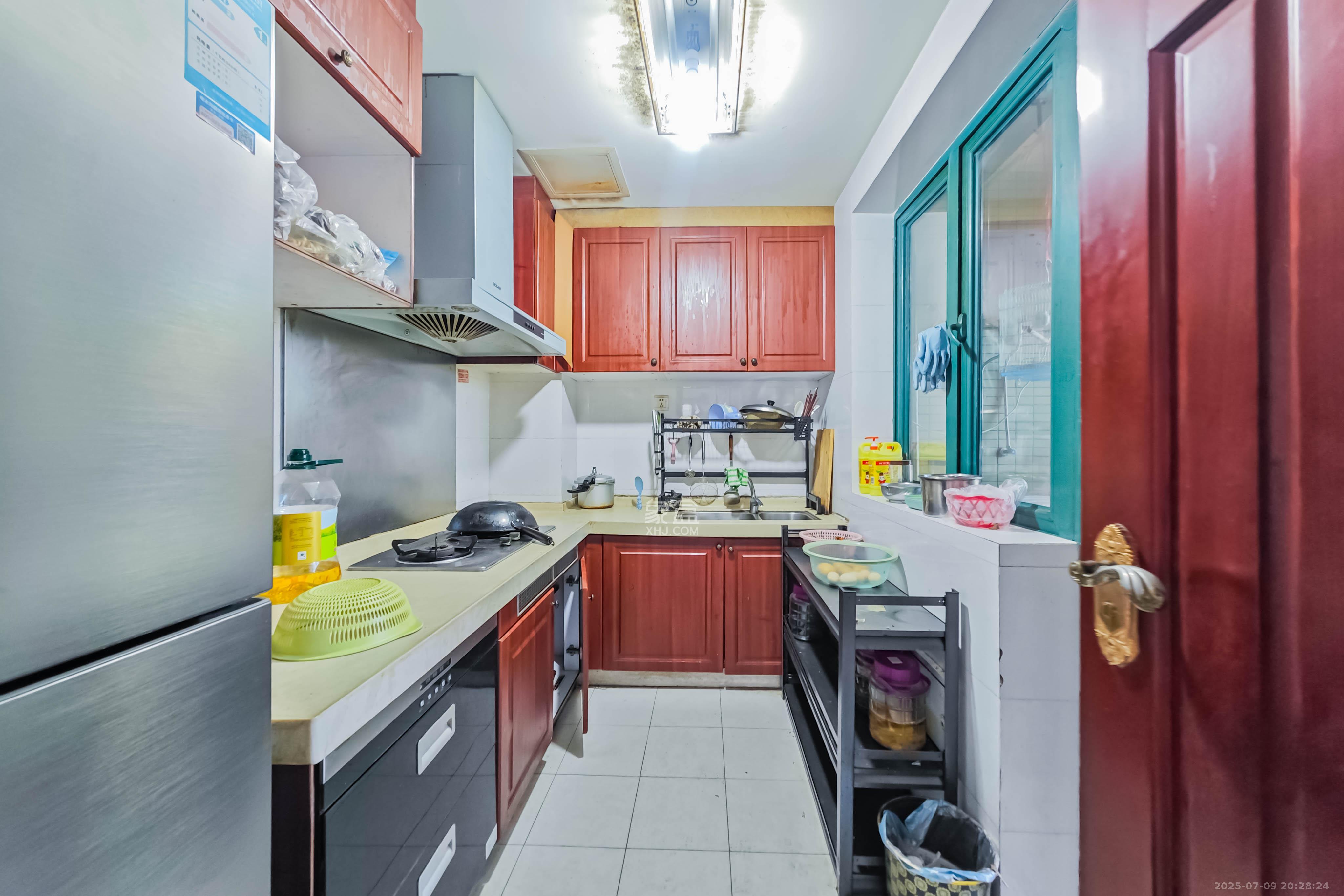 恒大绿洲  4室2厅2卫    145.0万 恒大绿洲  4室2厅2卫    145.0万厨房