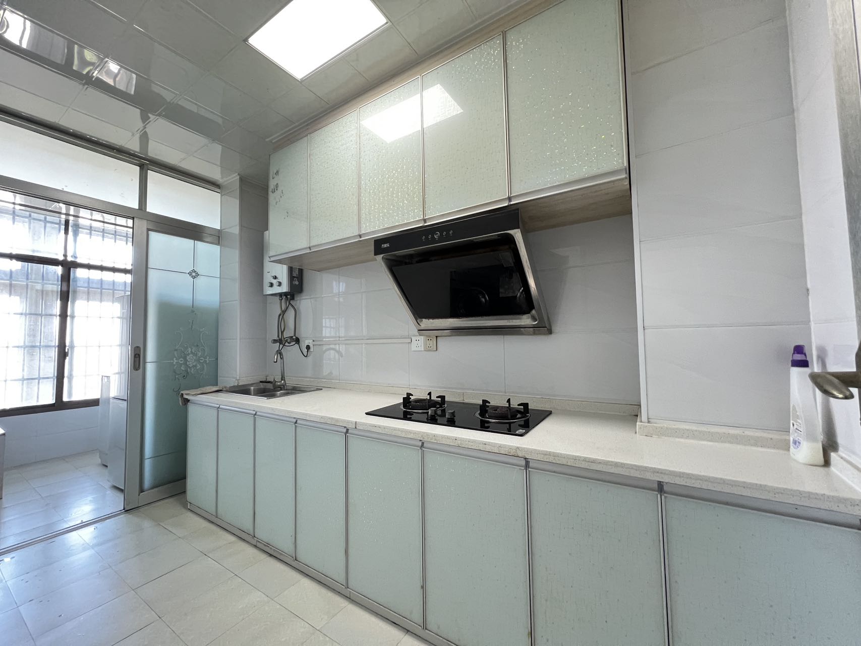 鸿泰国际 1室1厅1卫 1200.0元/月 鸿泰国际 1室1厅1卫 1200.0元/月室内图