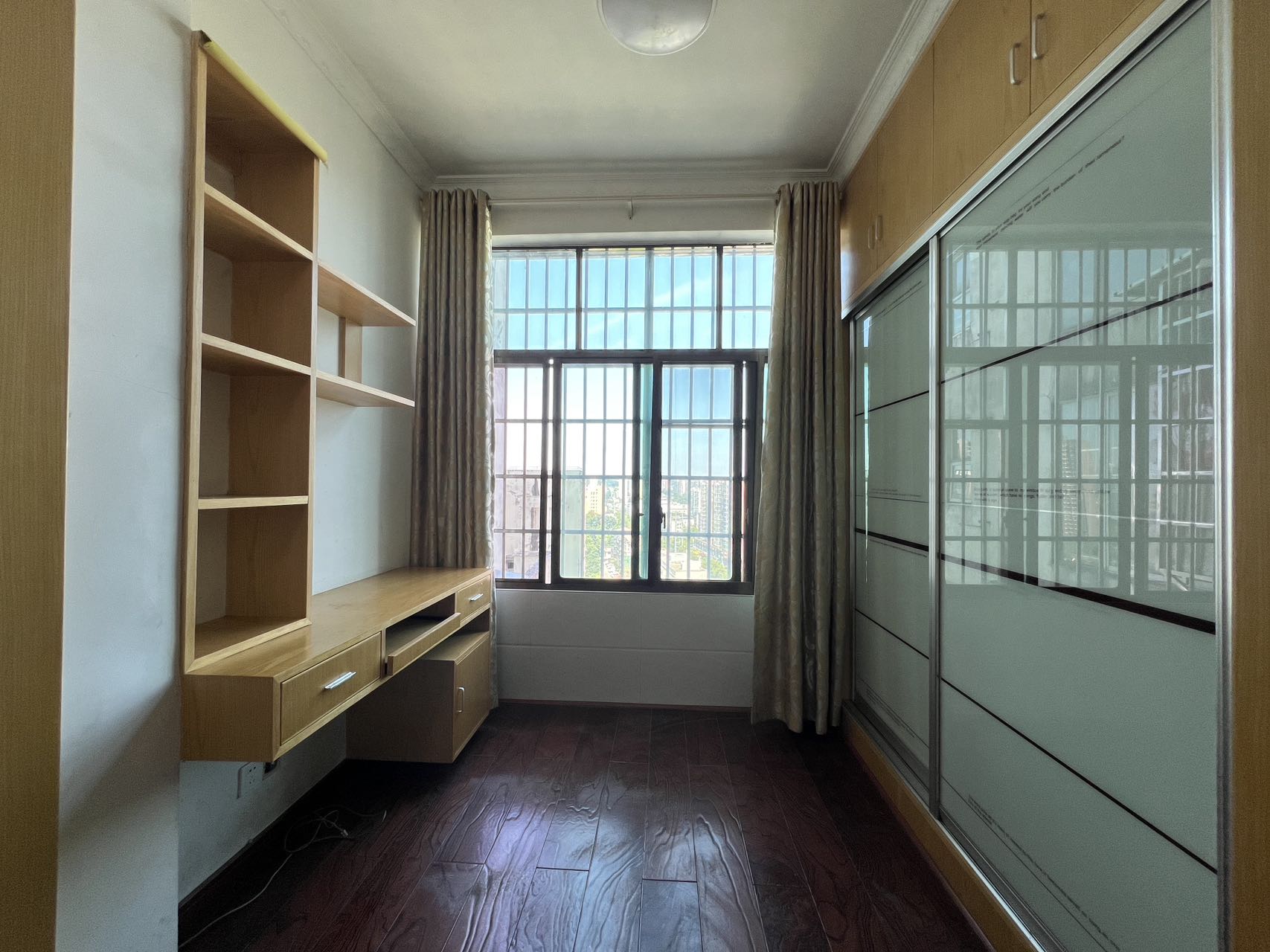 鸿泰国际 1室1厅1卫 1200.0元/月 鸿泰国际 1室1厅1卫 1200.0元/月室内图