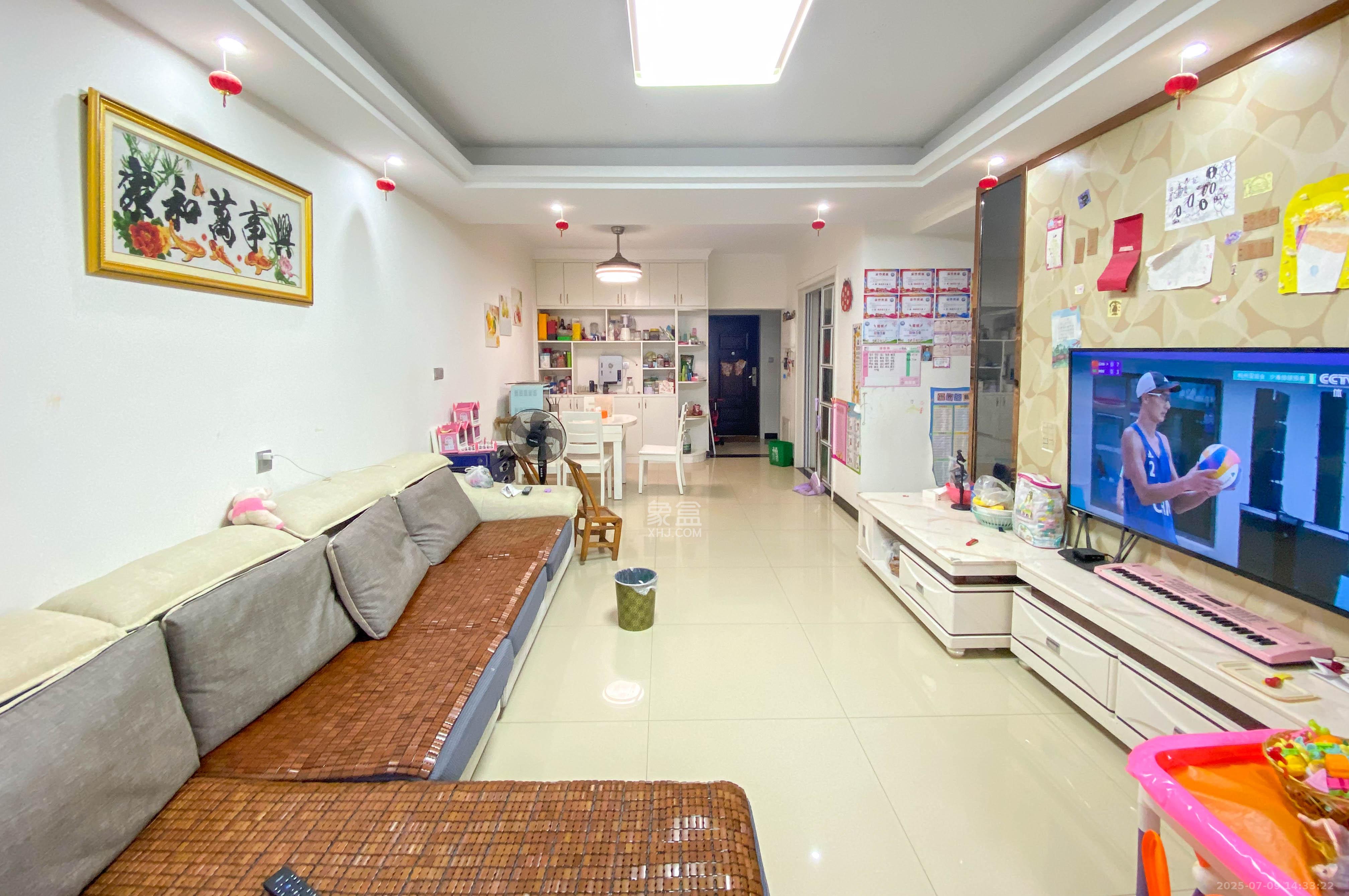 中央美郡  2室2厅1卫    93.8万 中央美郡  2室2厅1卫    93.8万客厅