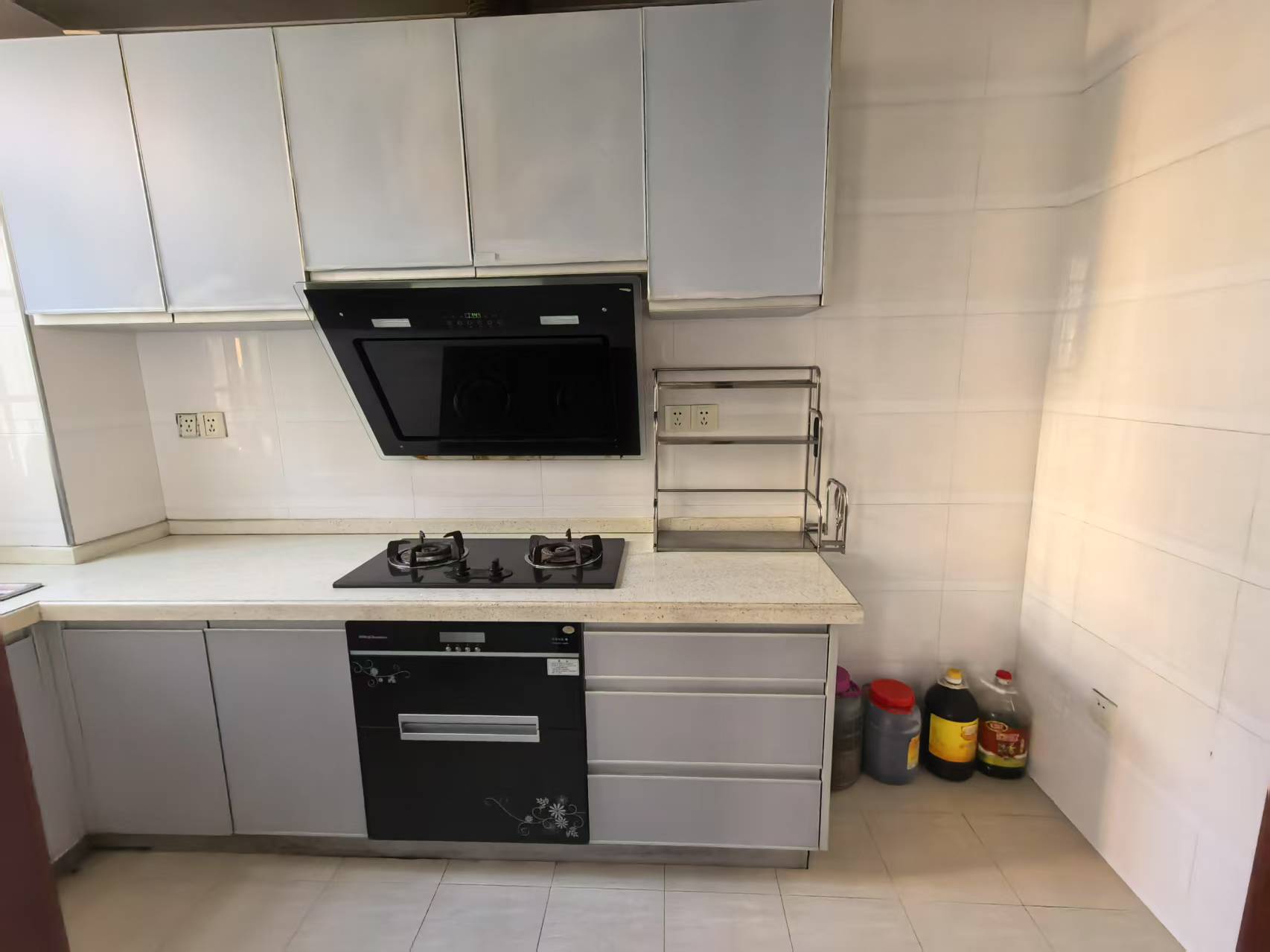 东方新城 2室2厅1卫 1400.0元/月 东方新城 2室2厅1卫 1400.0元/月室内图