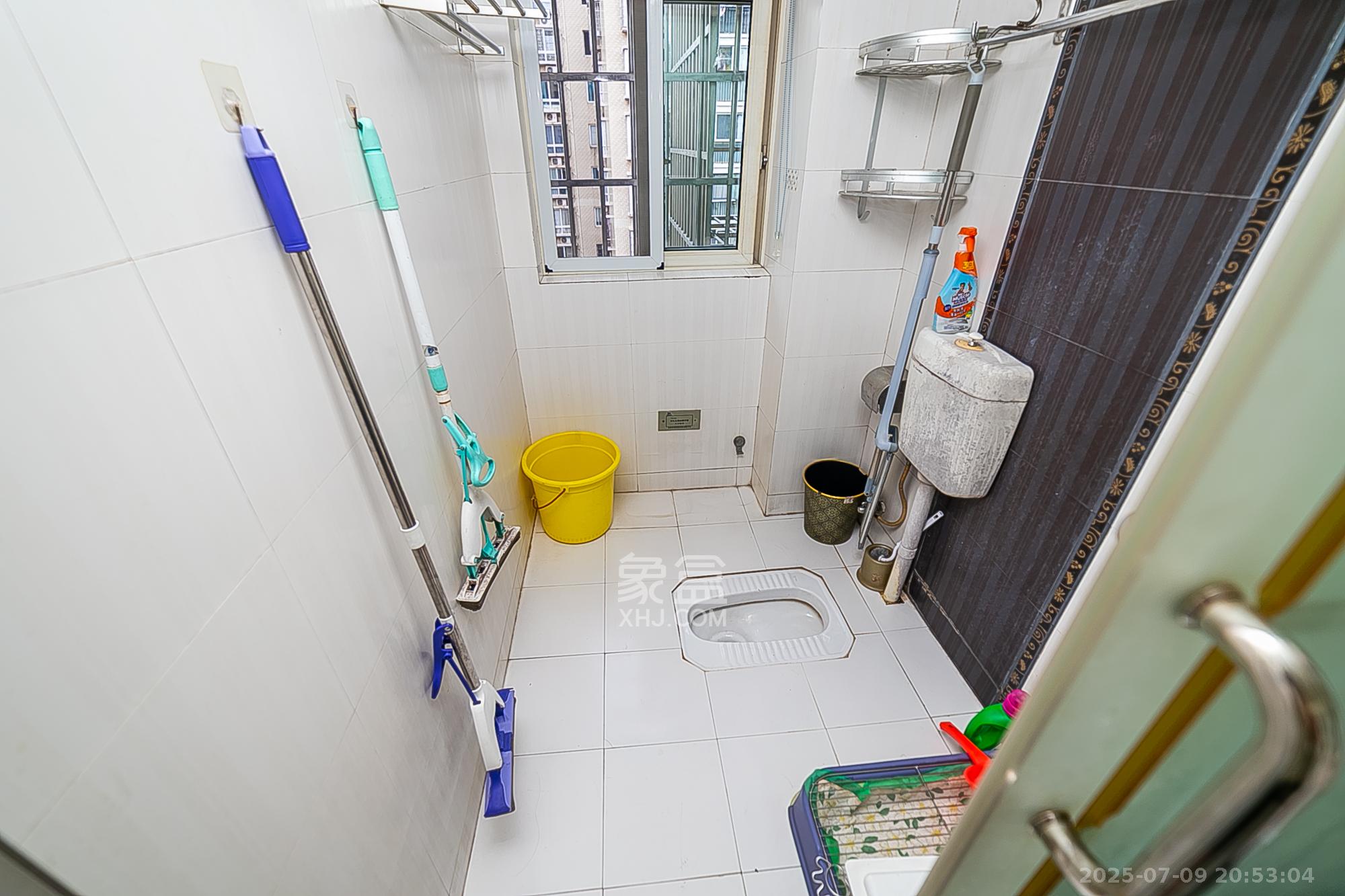 金碧文华  3室2厅2卫    84.0万卫生间