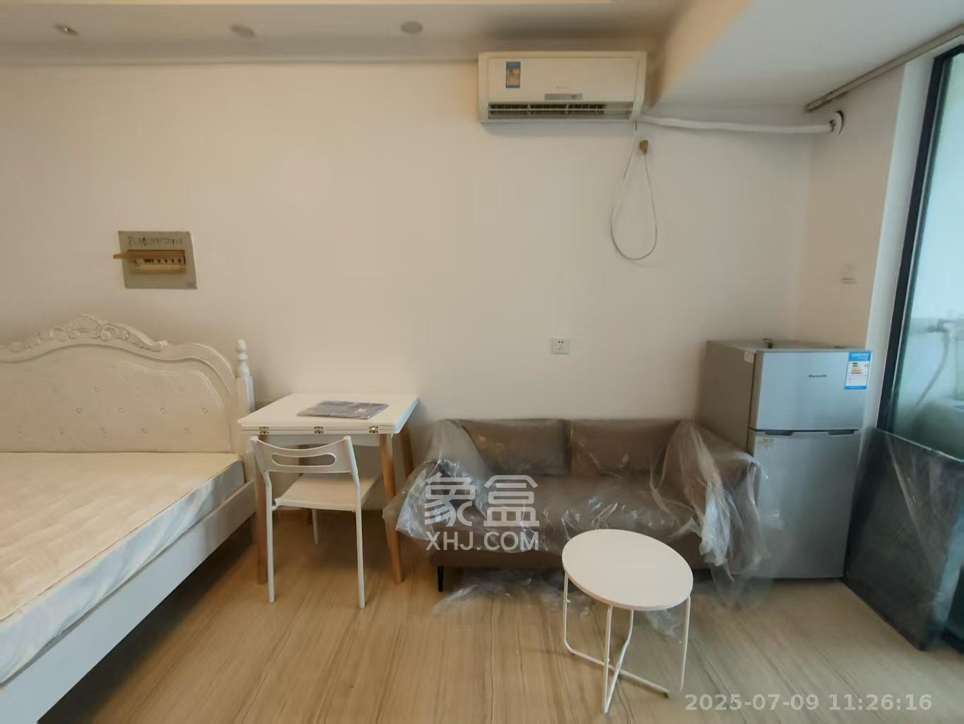 奥克斯广场  1室1厅1卫   1600.00元/月室内图