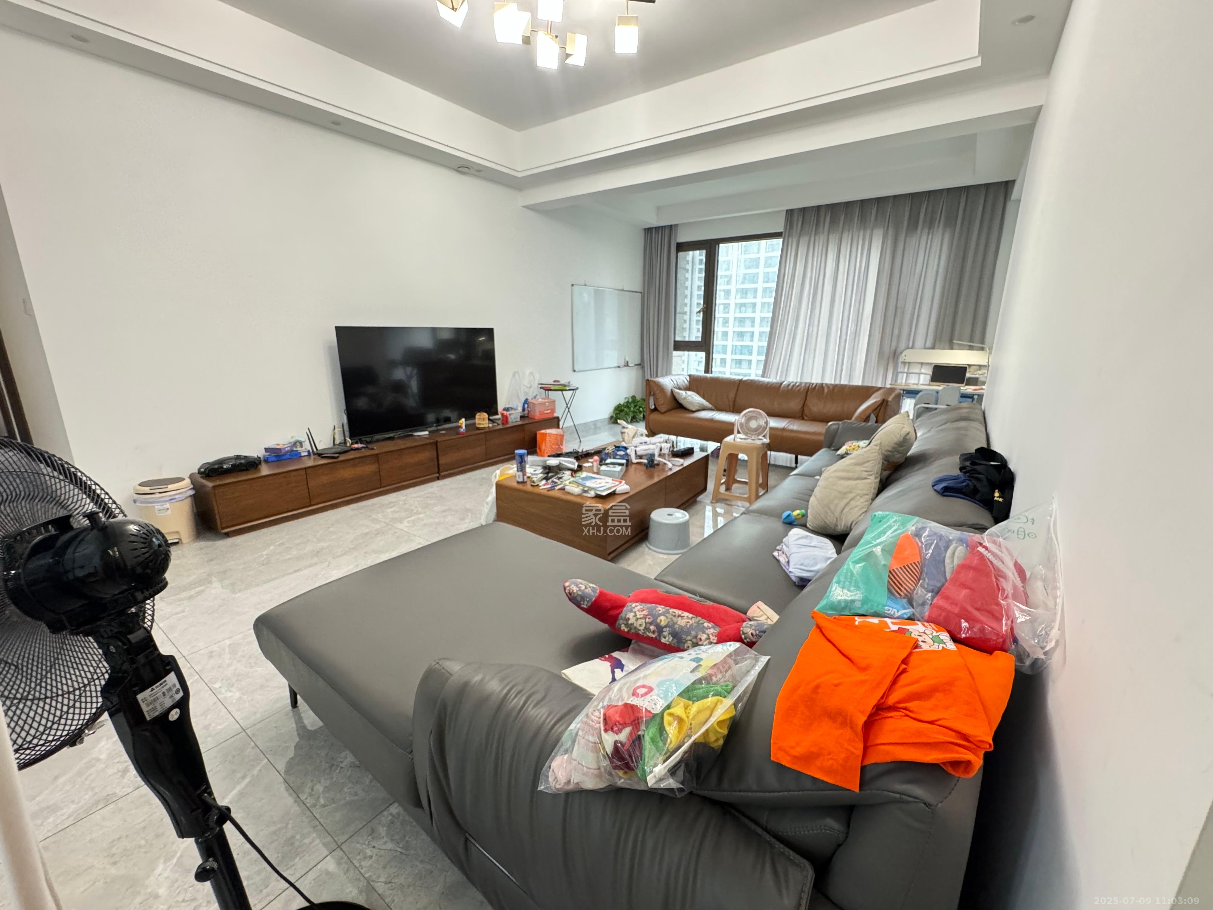 万象府台  4室2厅2卫   7500.00元/月