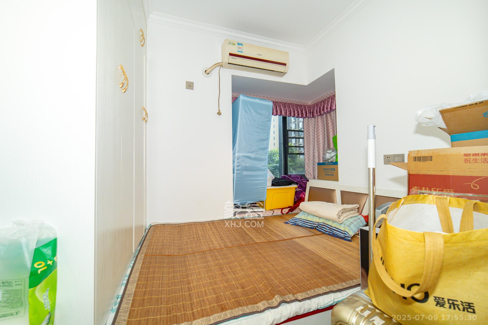 蓝山郡 3室2厅1卫 56.8万 蓝山郡 3室2厅1卫 56.8万卧室