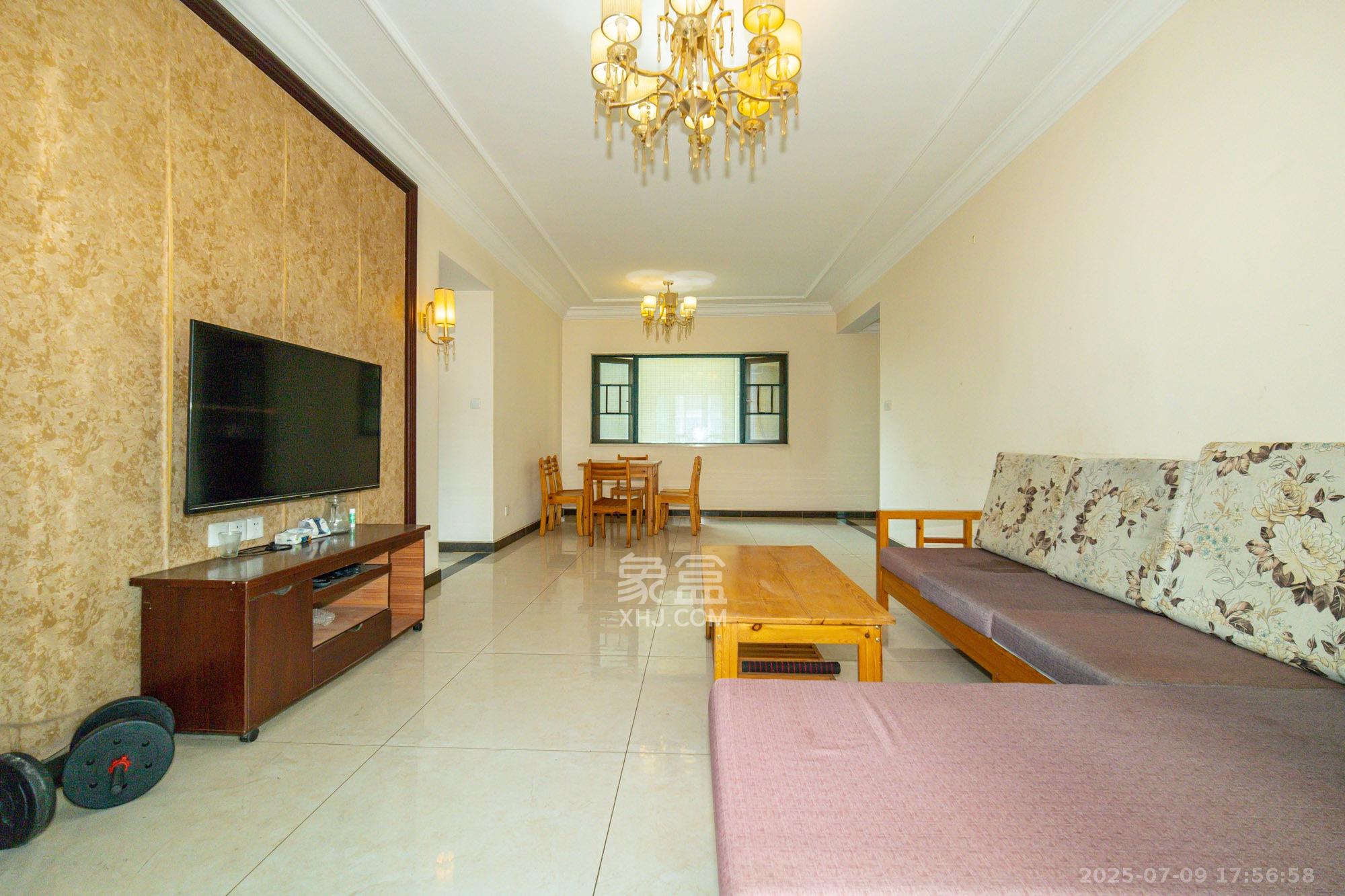 恒大翡翠华庭 3室2厅2卫 98.0万 恒大翡翠华庭 3室2厅2卫 98.0万客厅