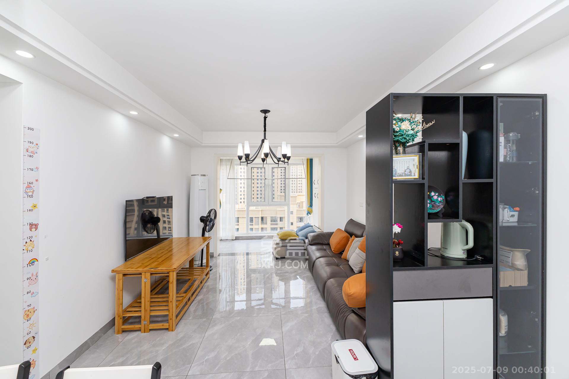 勤诚达境界城 3室2厅2卫 88.0万 勤诚达境界城 3室2厅2卫 88.0万客厅