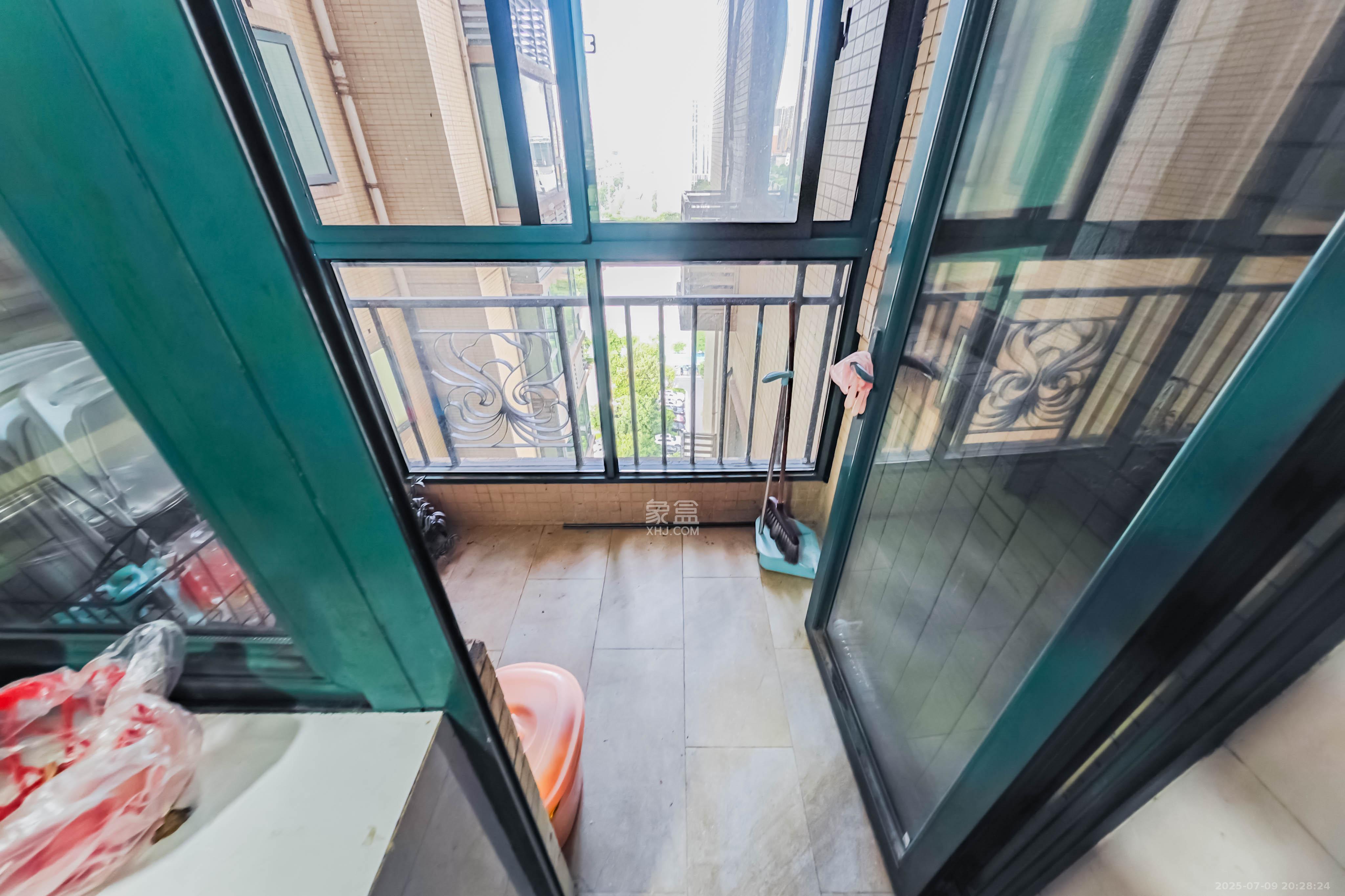 恒大绿洲  4室2厅2卫    145.0万 恒大绿洲  4室2厅2卫    145.0万厨房