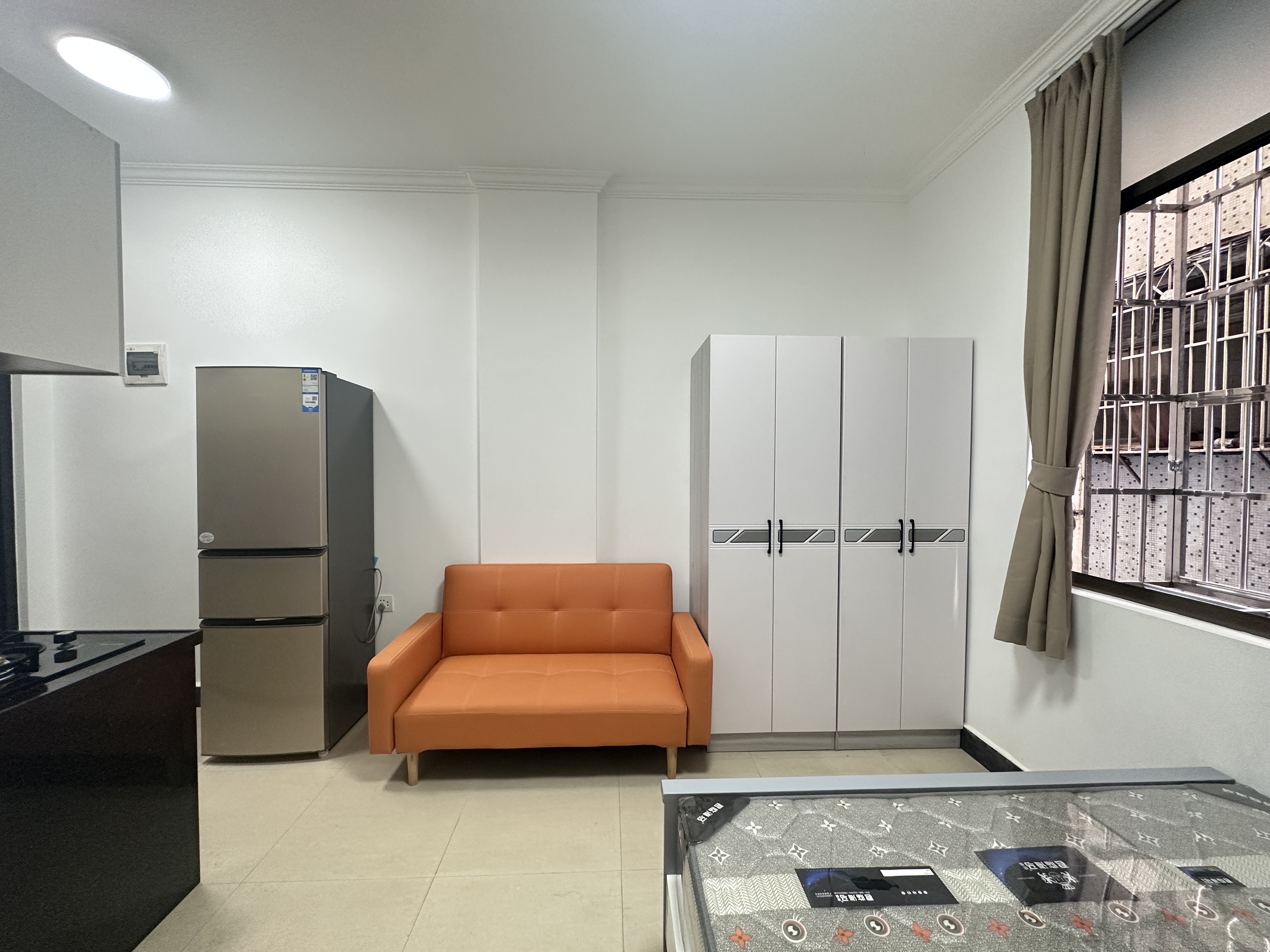 侨企大厦 1室1厅1卫 28.0万 侨企大厦 1室1厅1卫 28.0万客厅