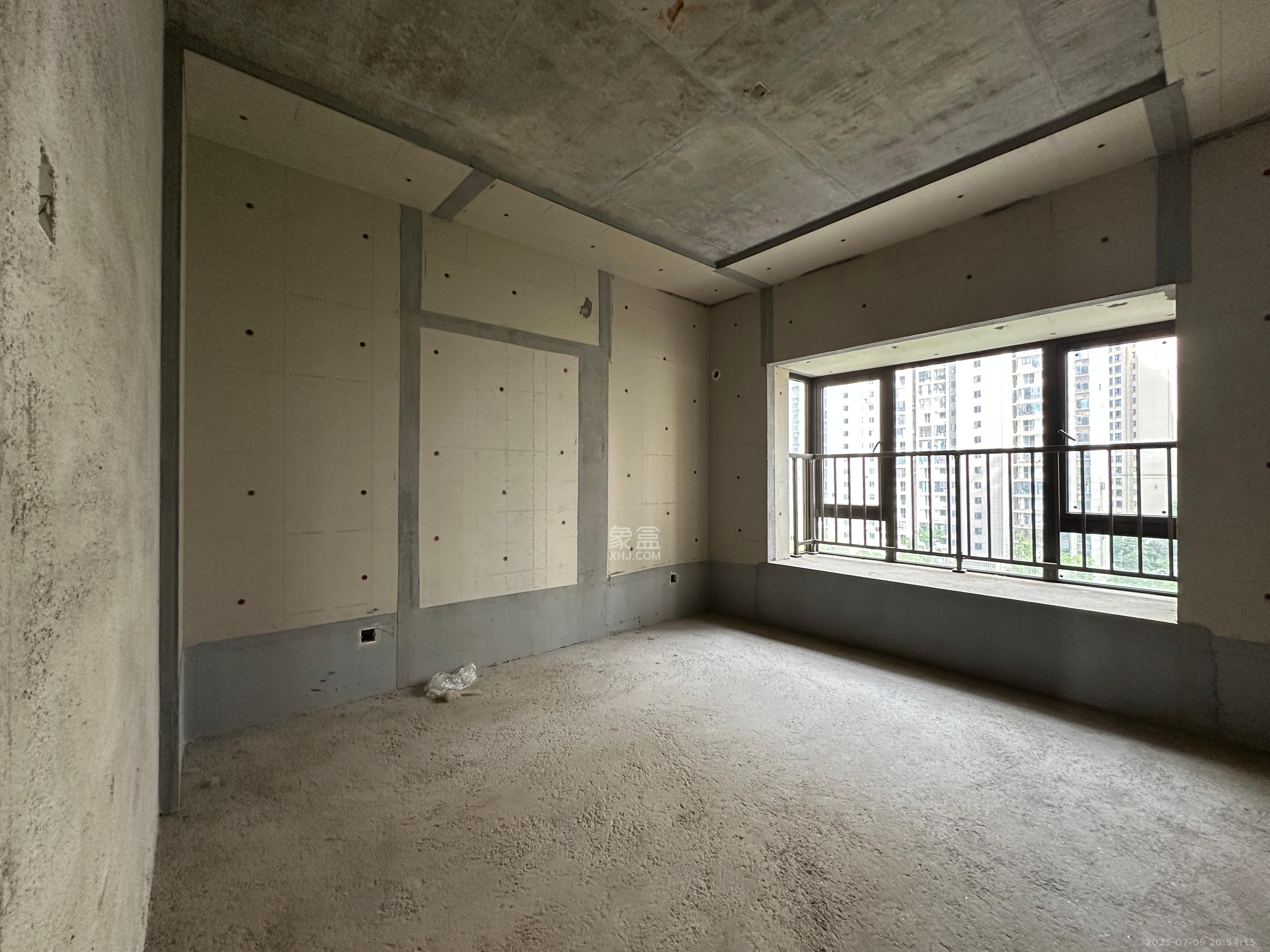 润和湘江天地D区  4室2厅2卫    147.0万 润和湘江天地D区  4室2厅2卫    147.0万卧室