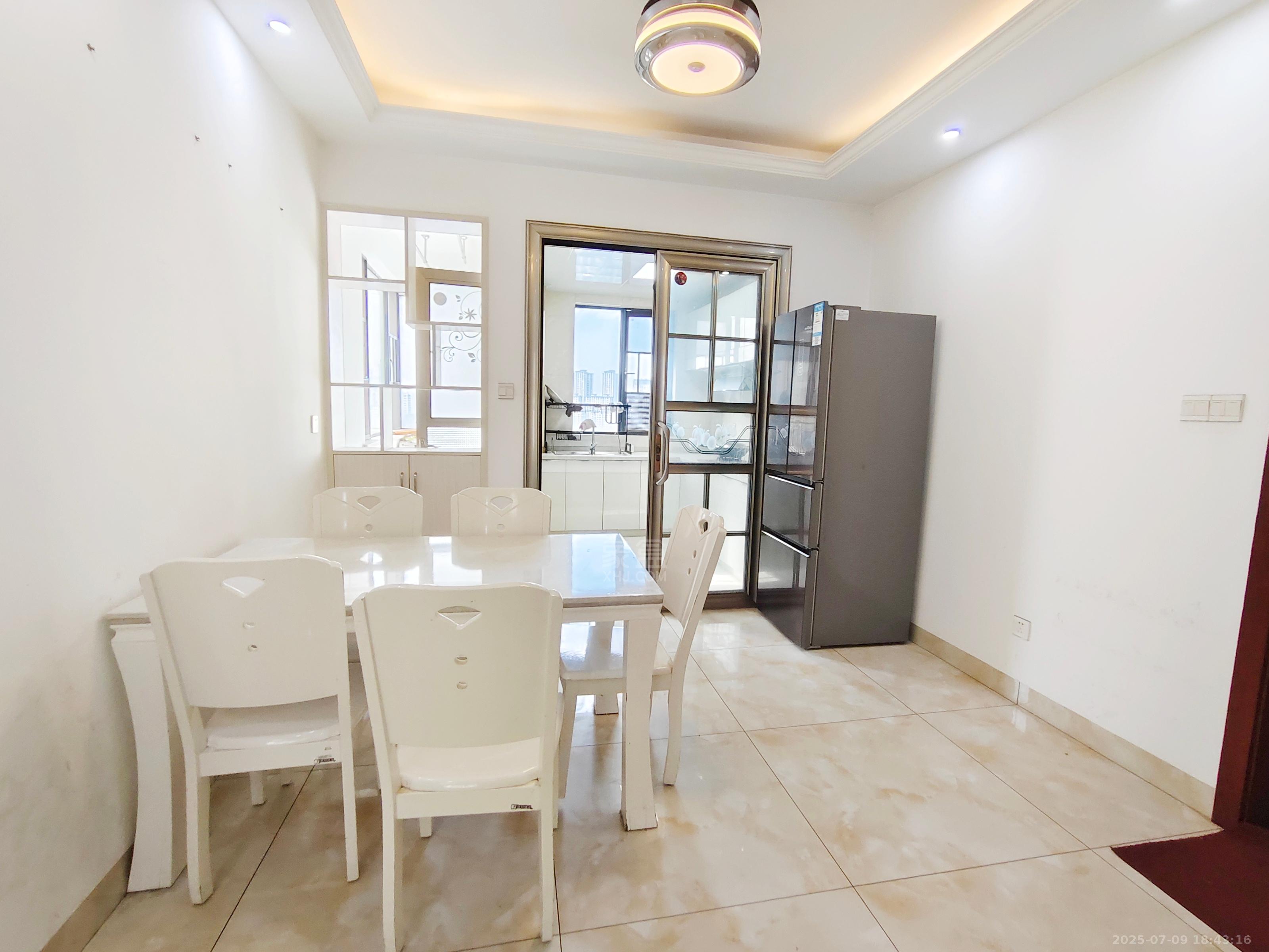 新桂广场 3室2厅1卫 1600.0元/月 新桂广场 3室2厅1卫 1600.0元/月室内图