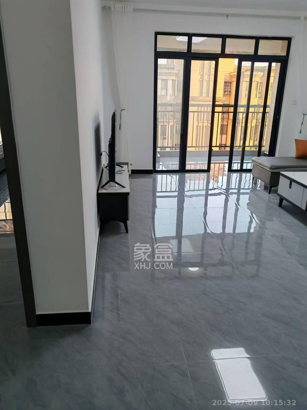 中建麓山和苑  3室2厅2卫   2300.00元/月