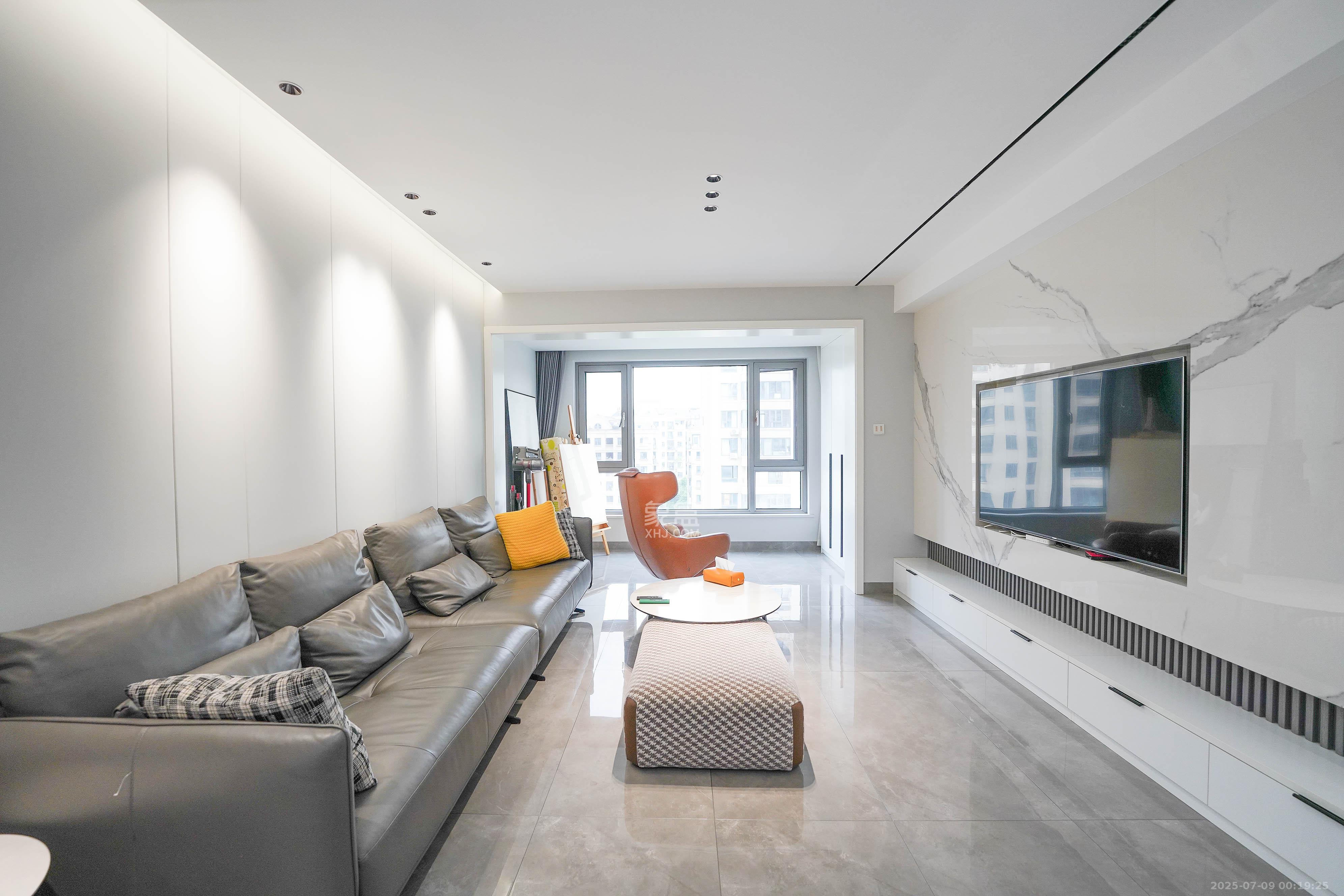 五矿万境蓝山 5室2厅2卫 165.0万 五矿万境蓝山 5室2厅2卫 165.0万客厅