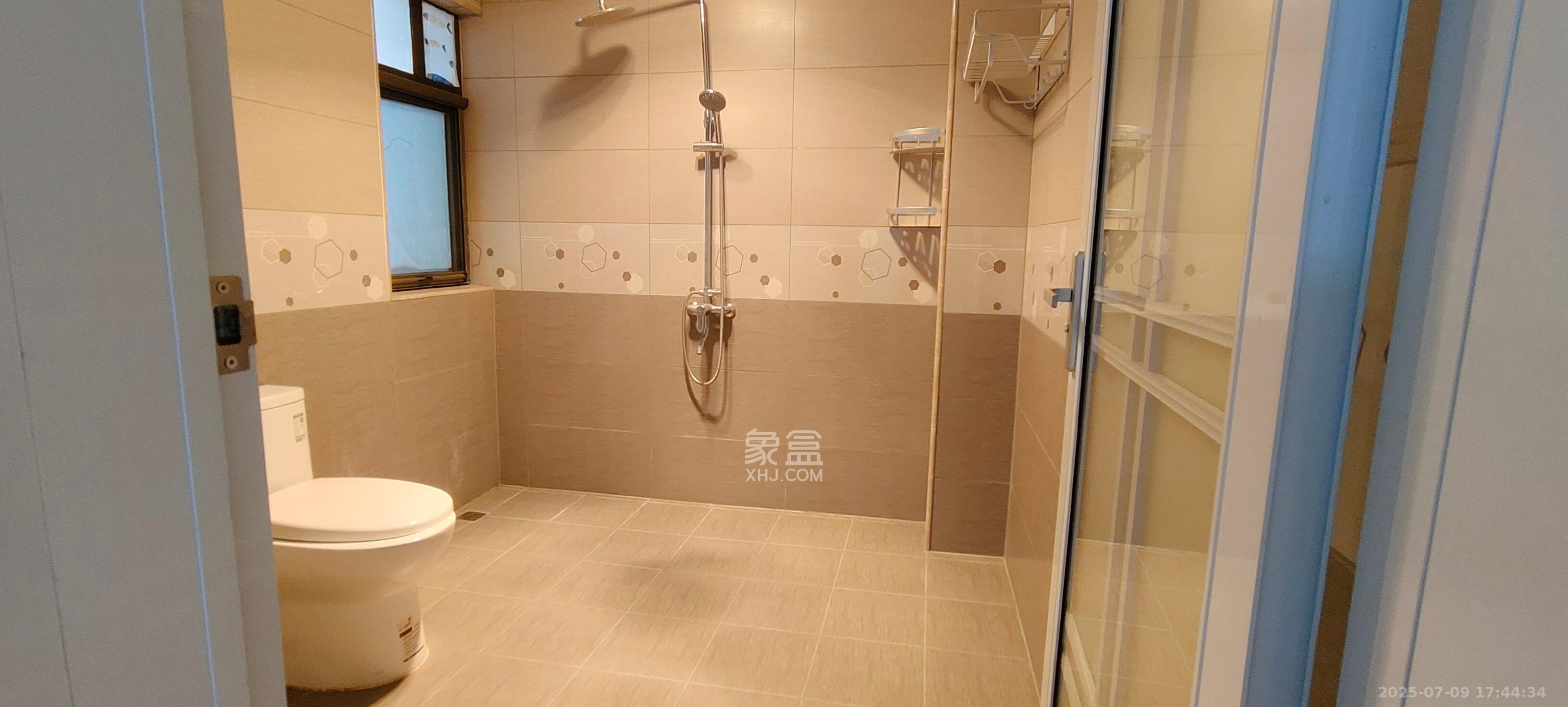 中天瑞景  3室2厅2卫   3300.00元/月室内图