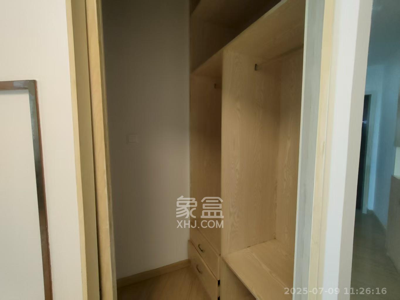 奥克斯广场  1室1厅1卫   1600.00元/月室内图