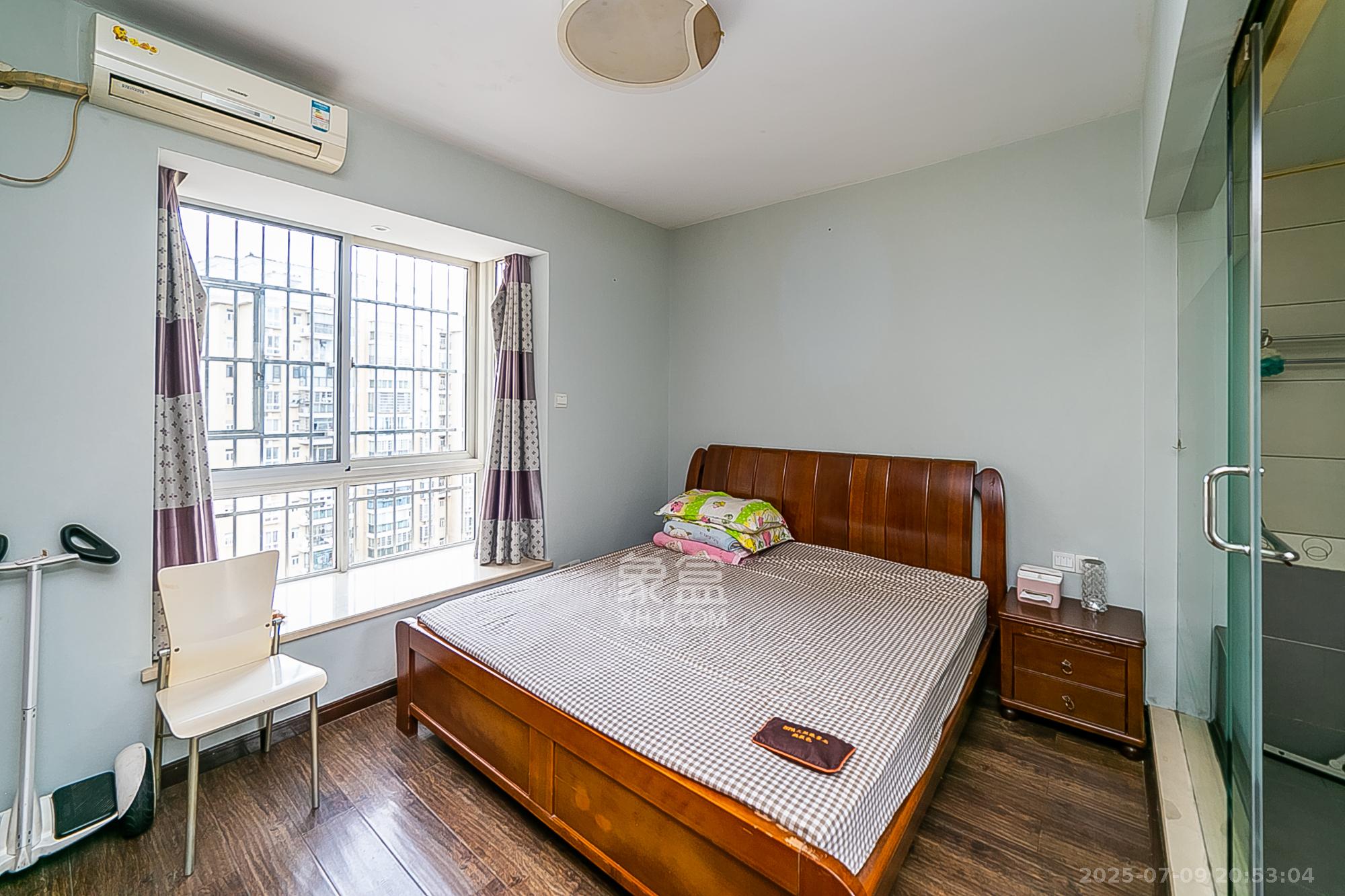 金碧文华  3室2厅2卫    84.0万卧室