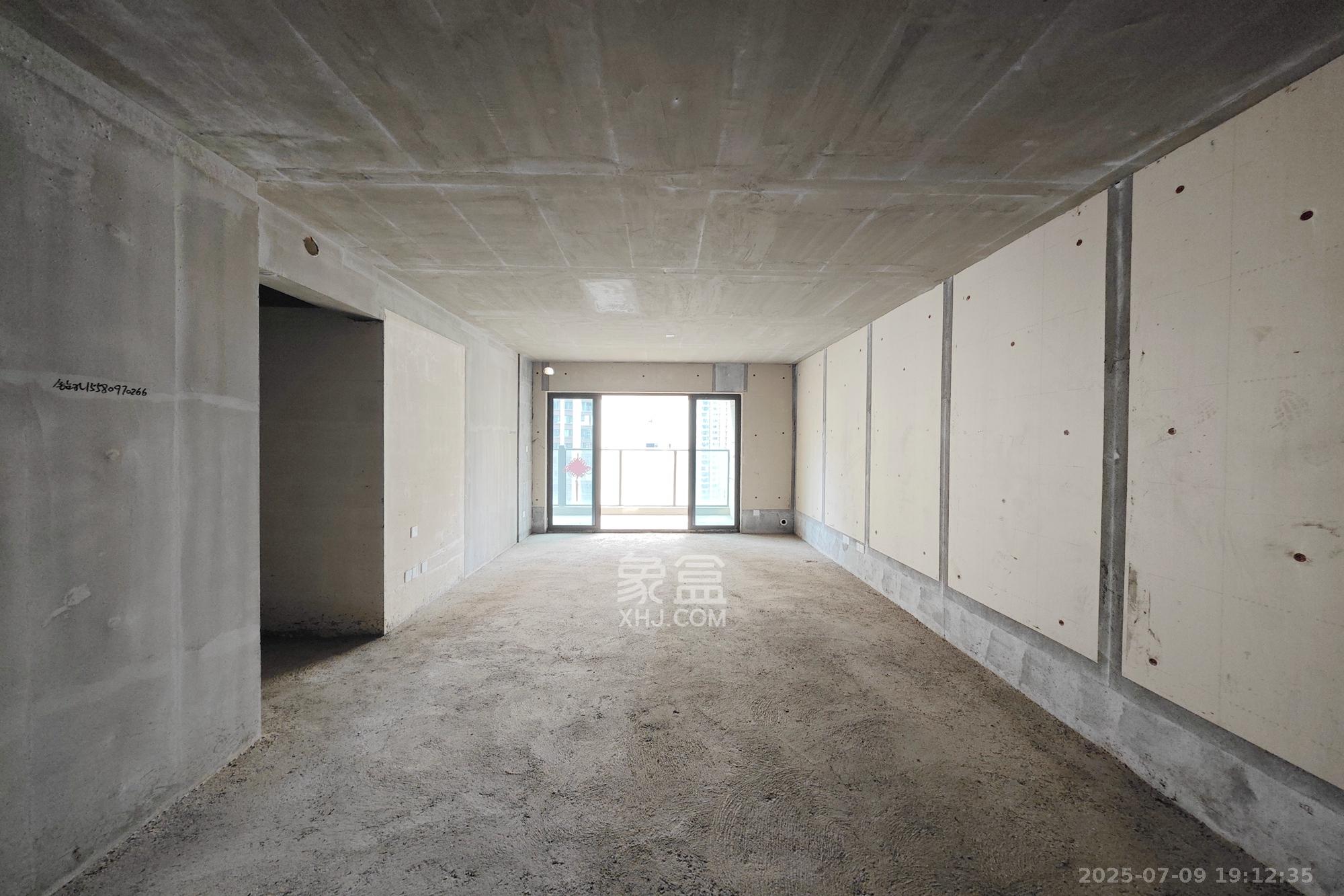 国欣向荣府  4室2厅2卫    153.0万 国欣向荣府  4室2厅2卫    153.0万客厅