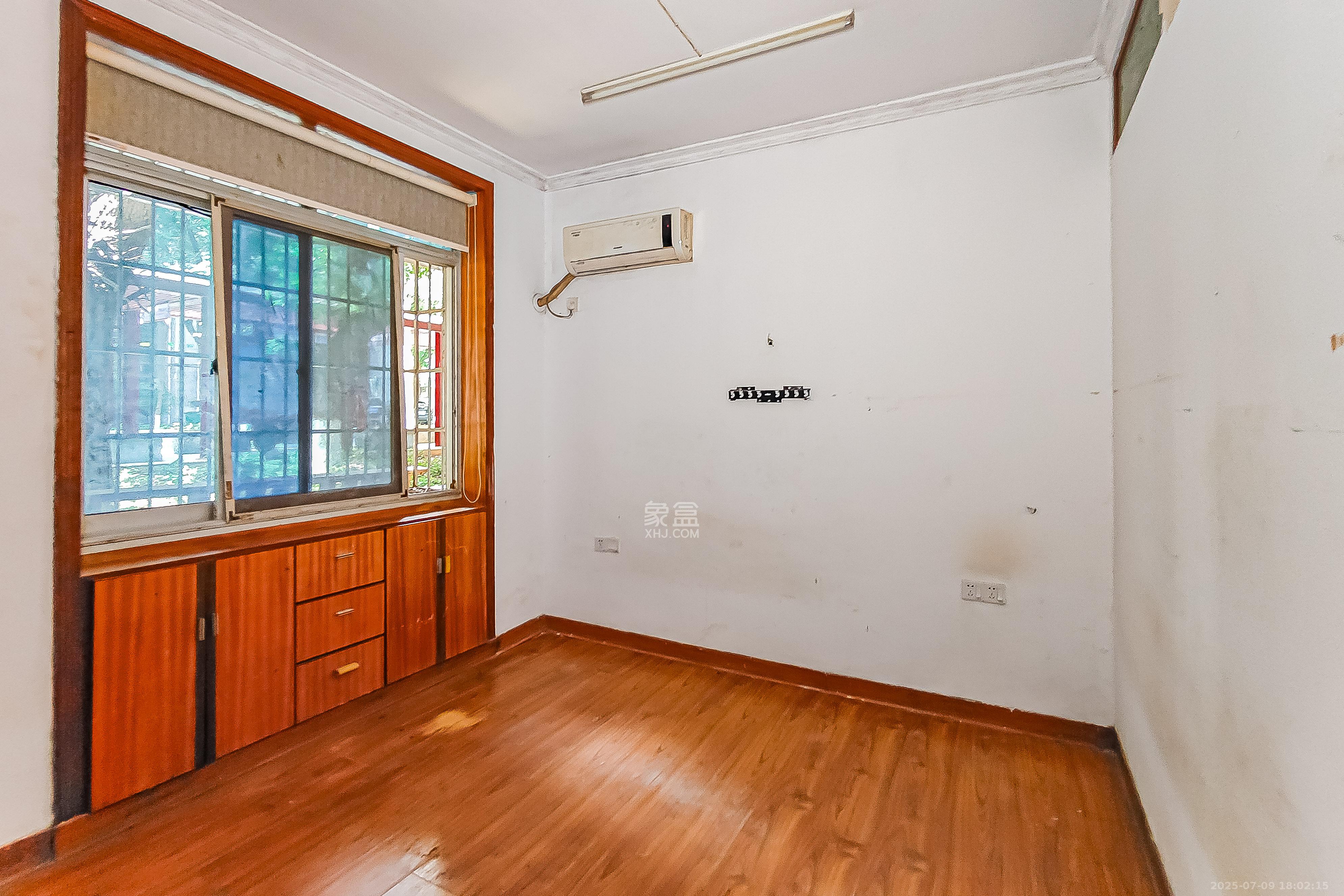 省水院宿舍 3室1厅1卫 60.8万 省水院宿舍 3室1厅1卫 60.8万卧室