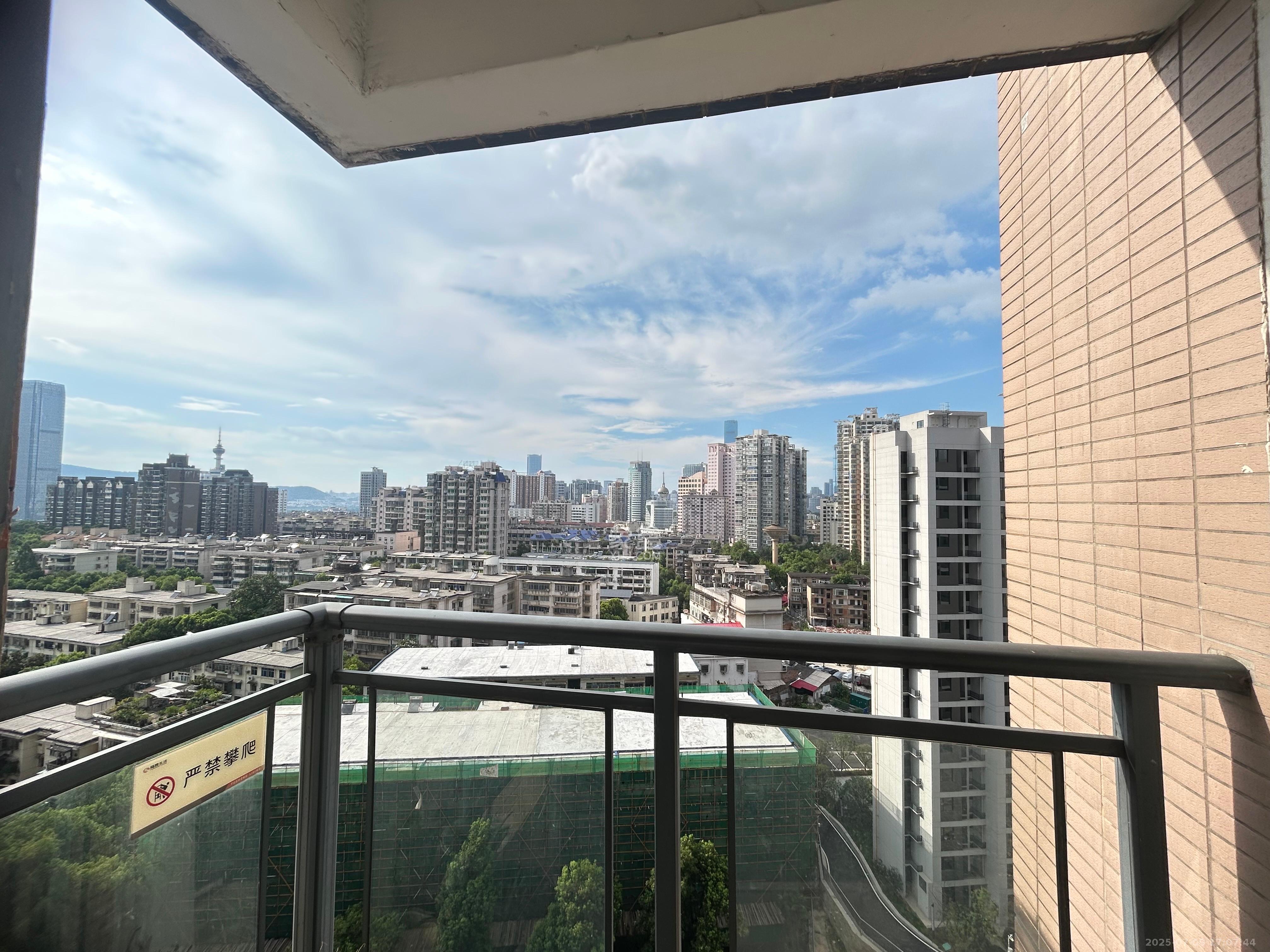 钱隆首府(福晟御园)  3室1厅2卫    3600.0元/月室内图