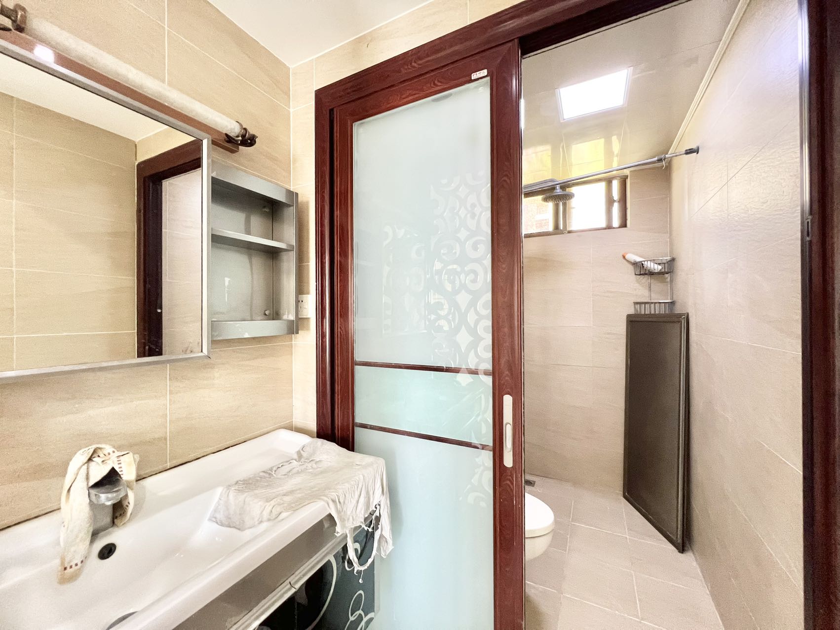 山海苑  3室2厅2卫    2400.0元/月 山海苑  3室2厅2卫    2400.0元/月室内图