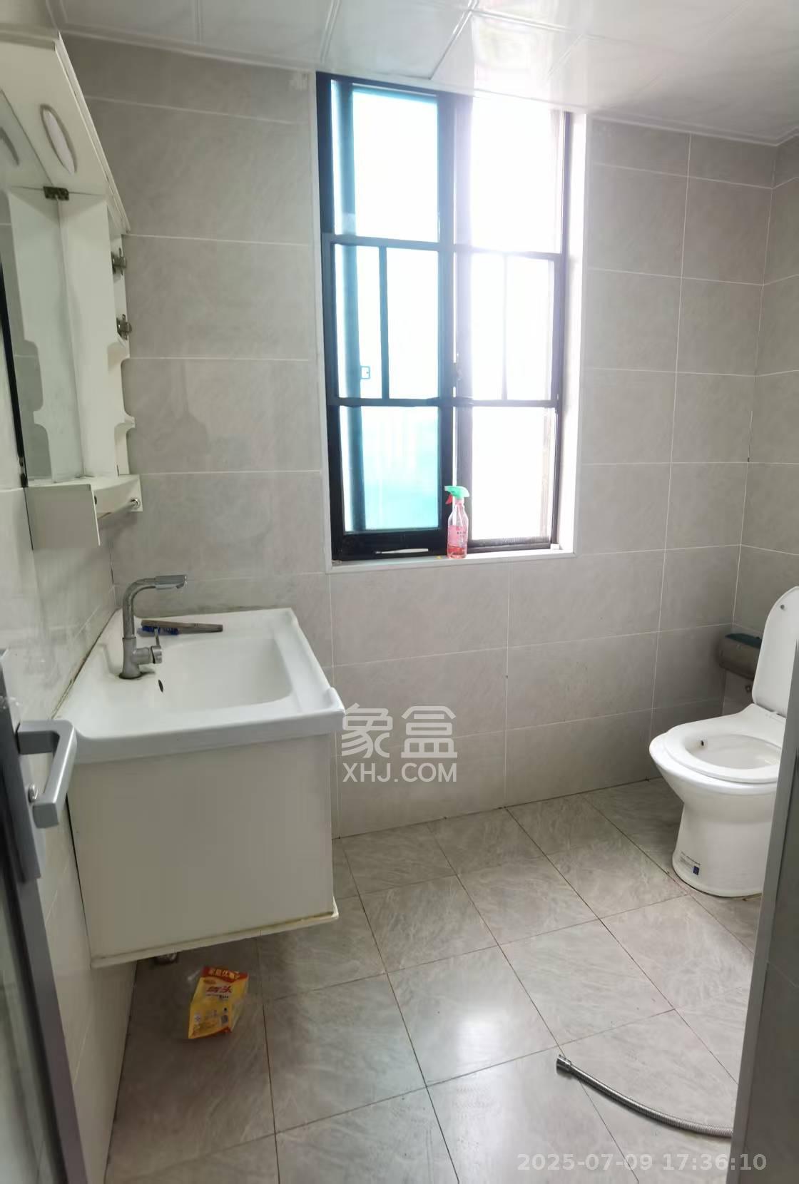 乾源国际  3室2厅2卫    2000.0元/月 乾源国际  3室2厅2卫    2000.0元/月室内图