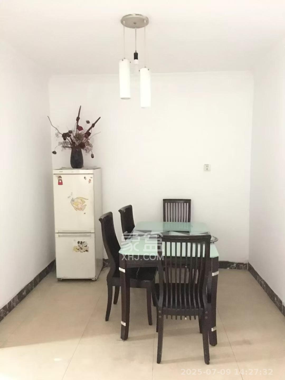 三湘小区  2室2厅1卫   1500.00元/月室内图