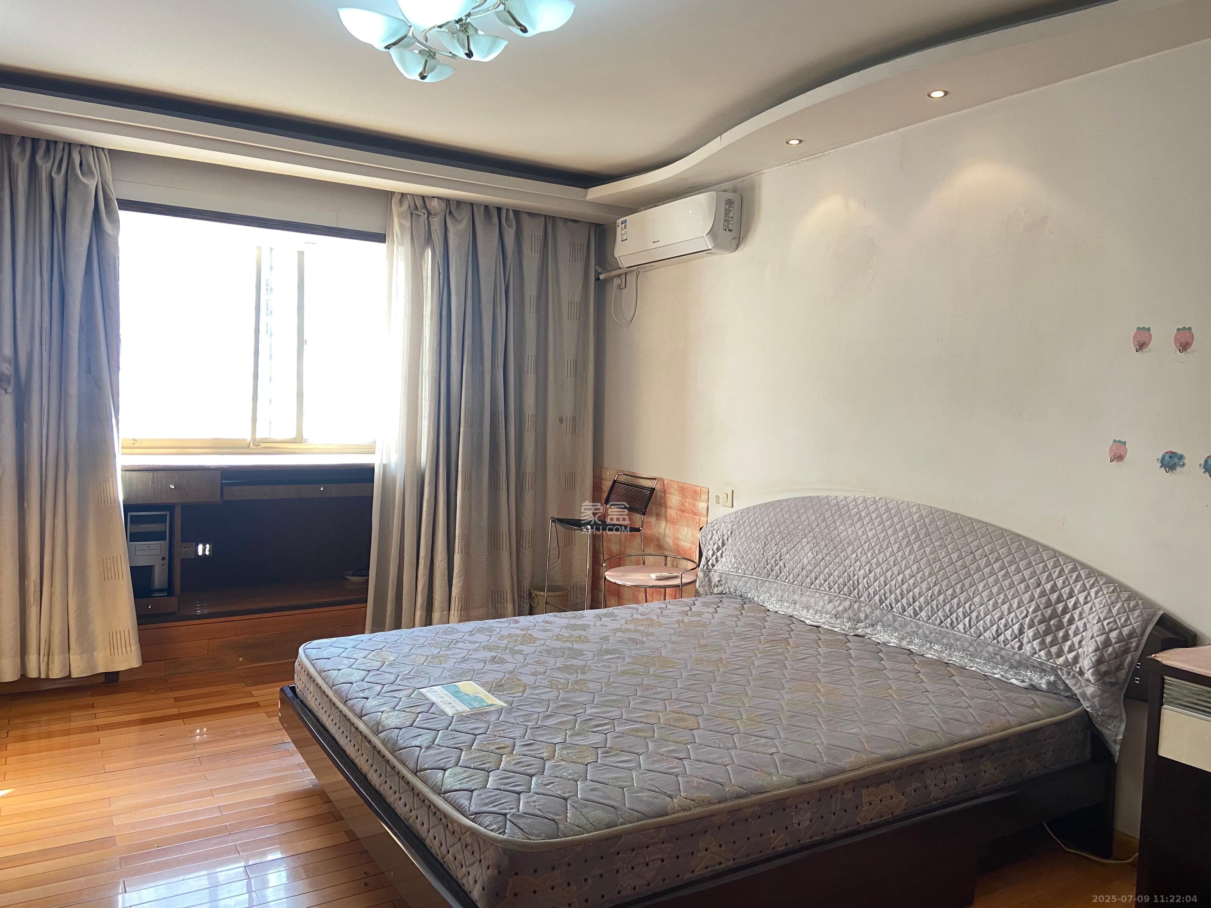 雄海花园  3室2厅2卫   2700.00元/月室内图