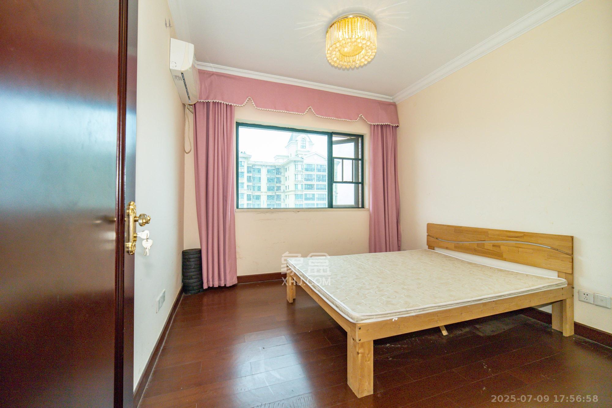 恒大翡翠华庭 3室2厅2卫 98.0万 恒大翡翠华庭 3室2厅2卫 98.0万卧室