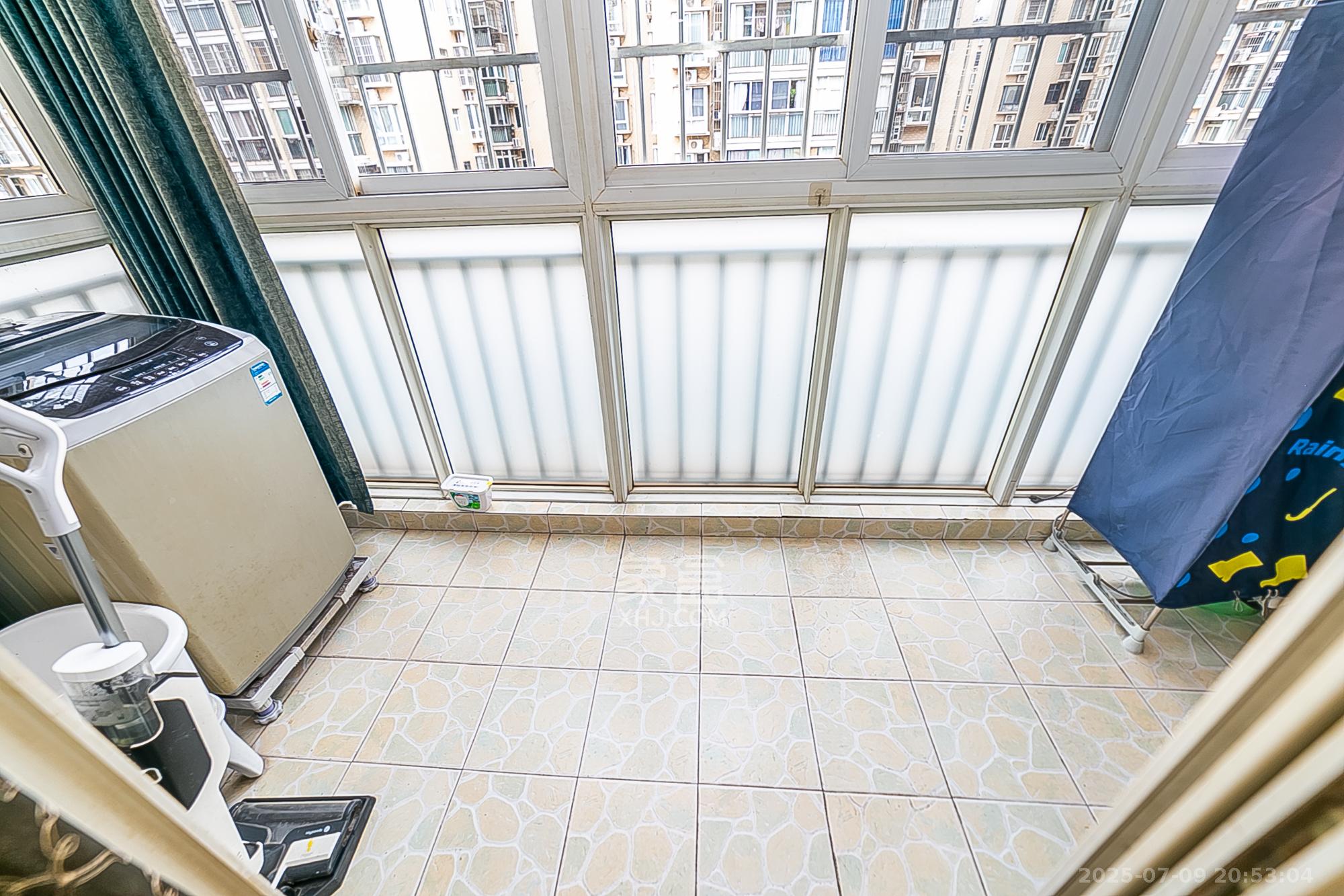 金碧文华  3室2厅2卫    84.0万阳台