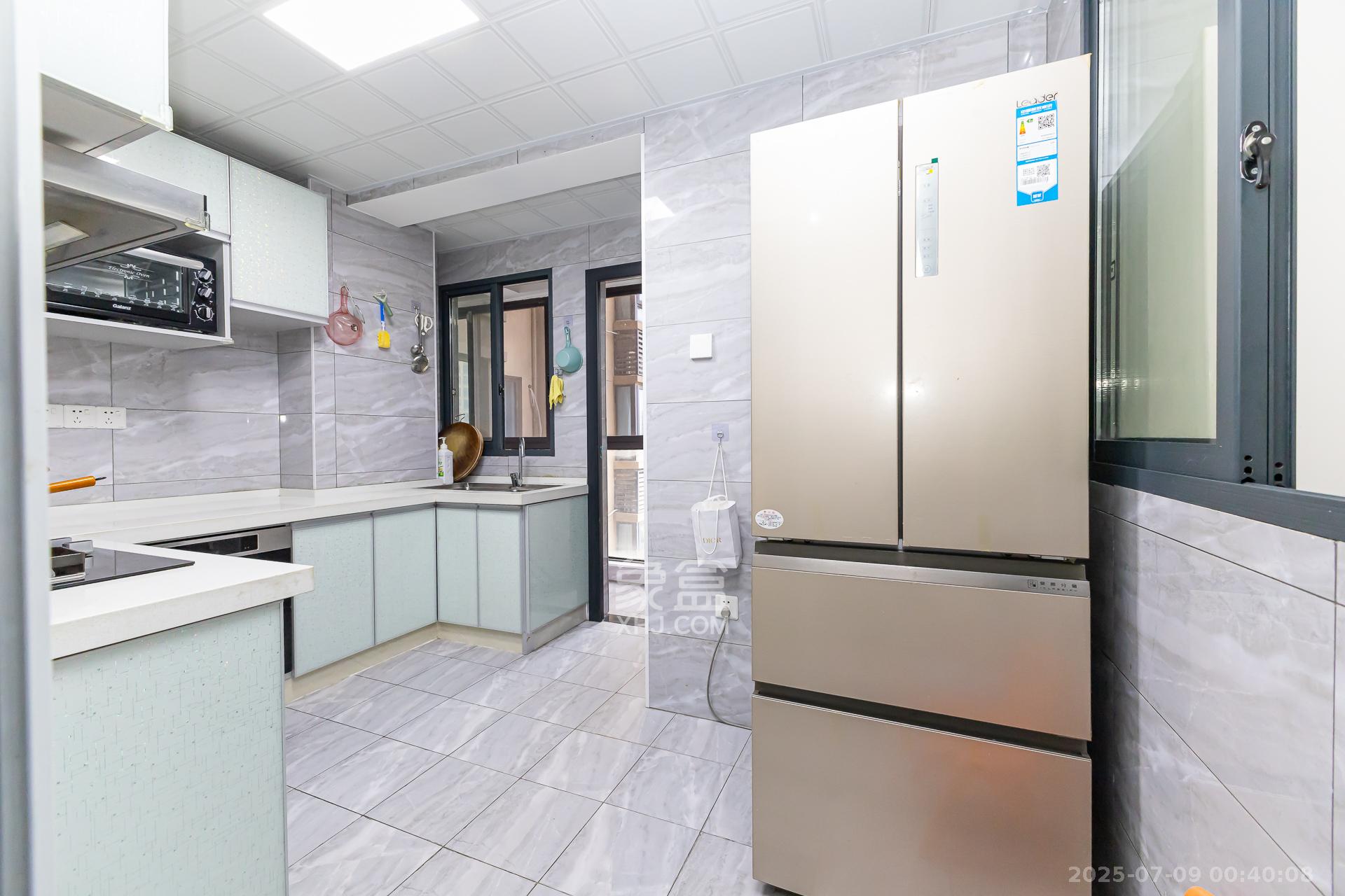 勤诚达境界城 3室2厅2卫 88.0万 勤诚达境界城 3室2厅2卫 88.0万厨房