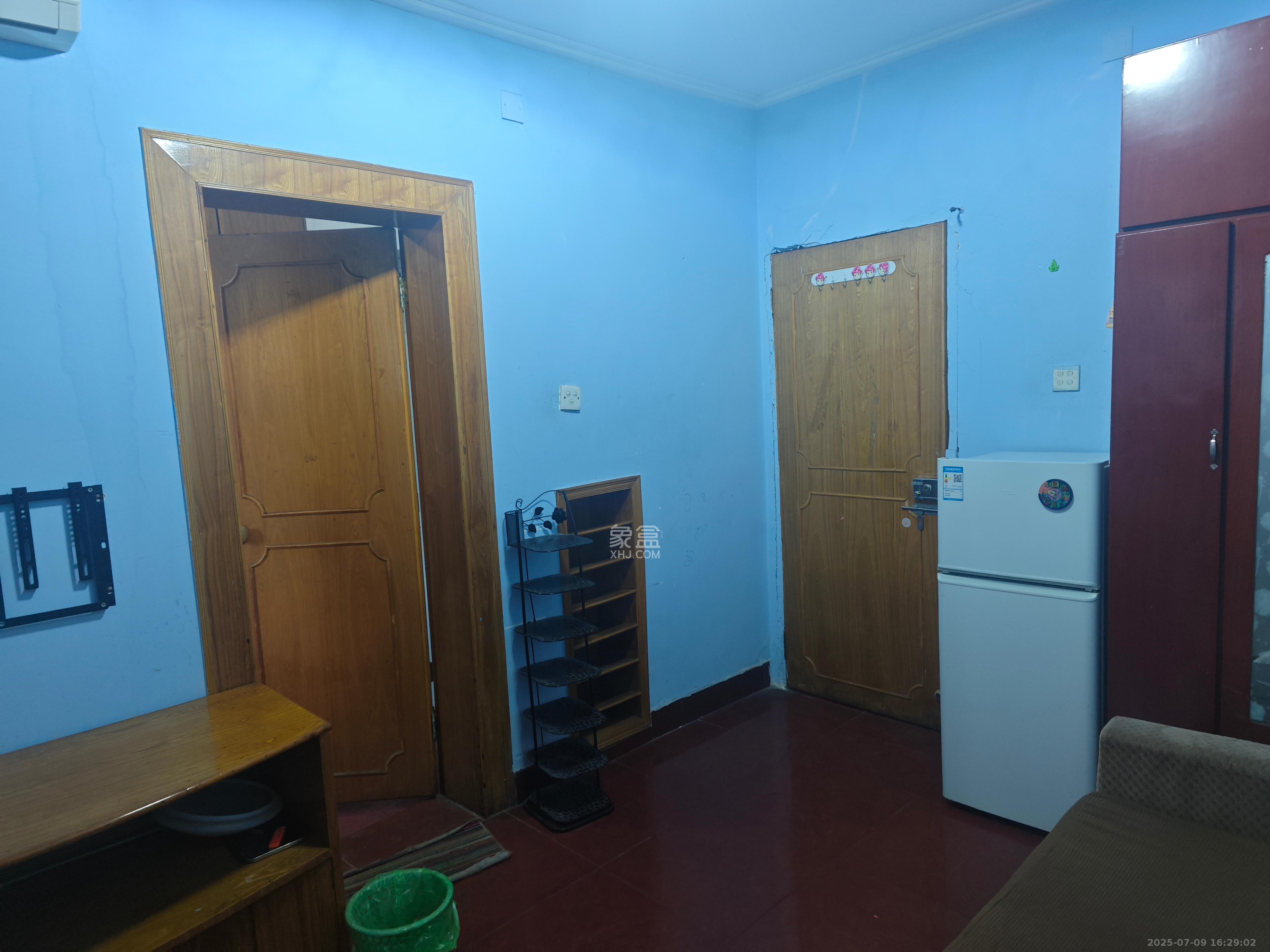 长郡花园  1室0厅0卫    1000.0元/月 长郡花园  1室0厅0卫    1000.0元/月室内图