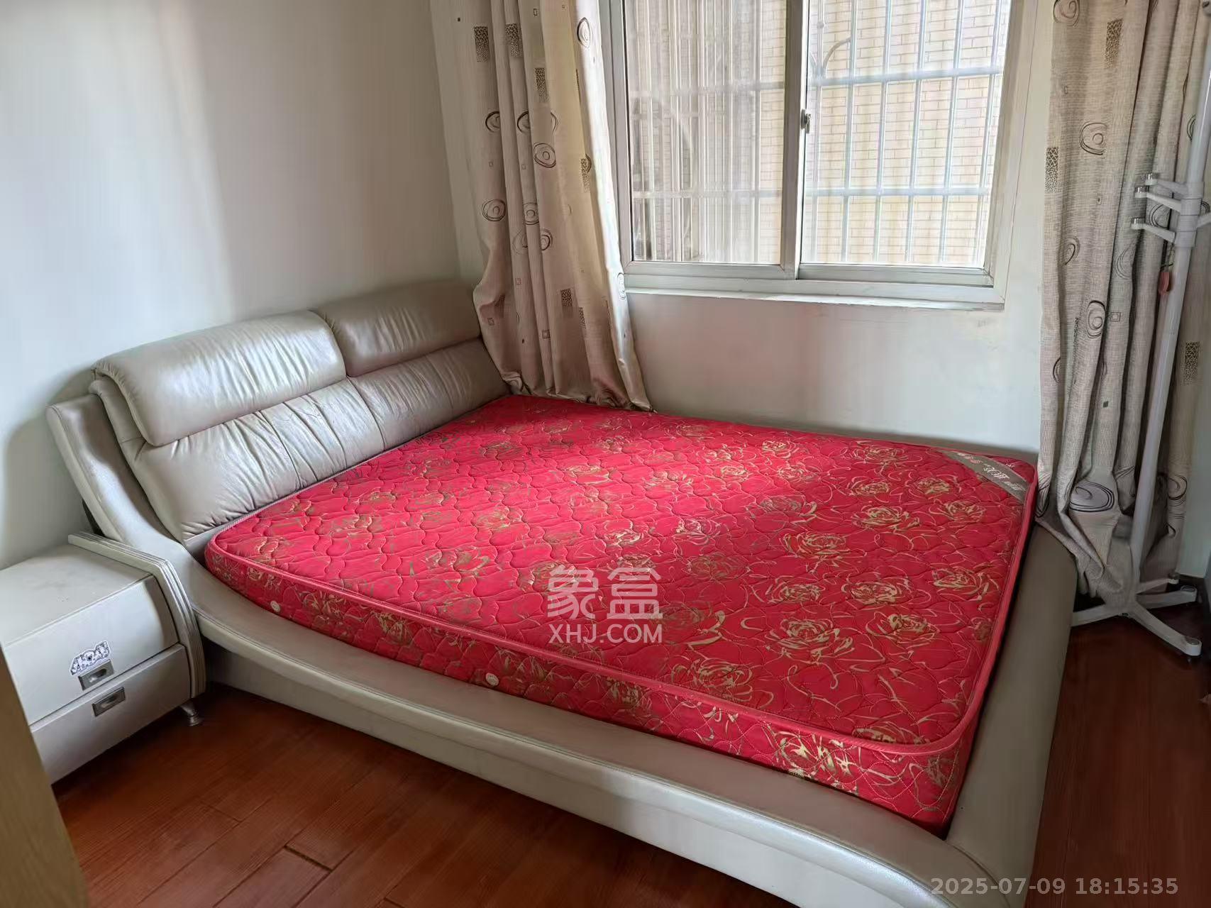 世景华庭  3室2厅1卫    1900.0元/月 世景华庭  3室2厅1卫    1900.0元/月室内图