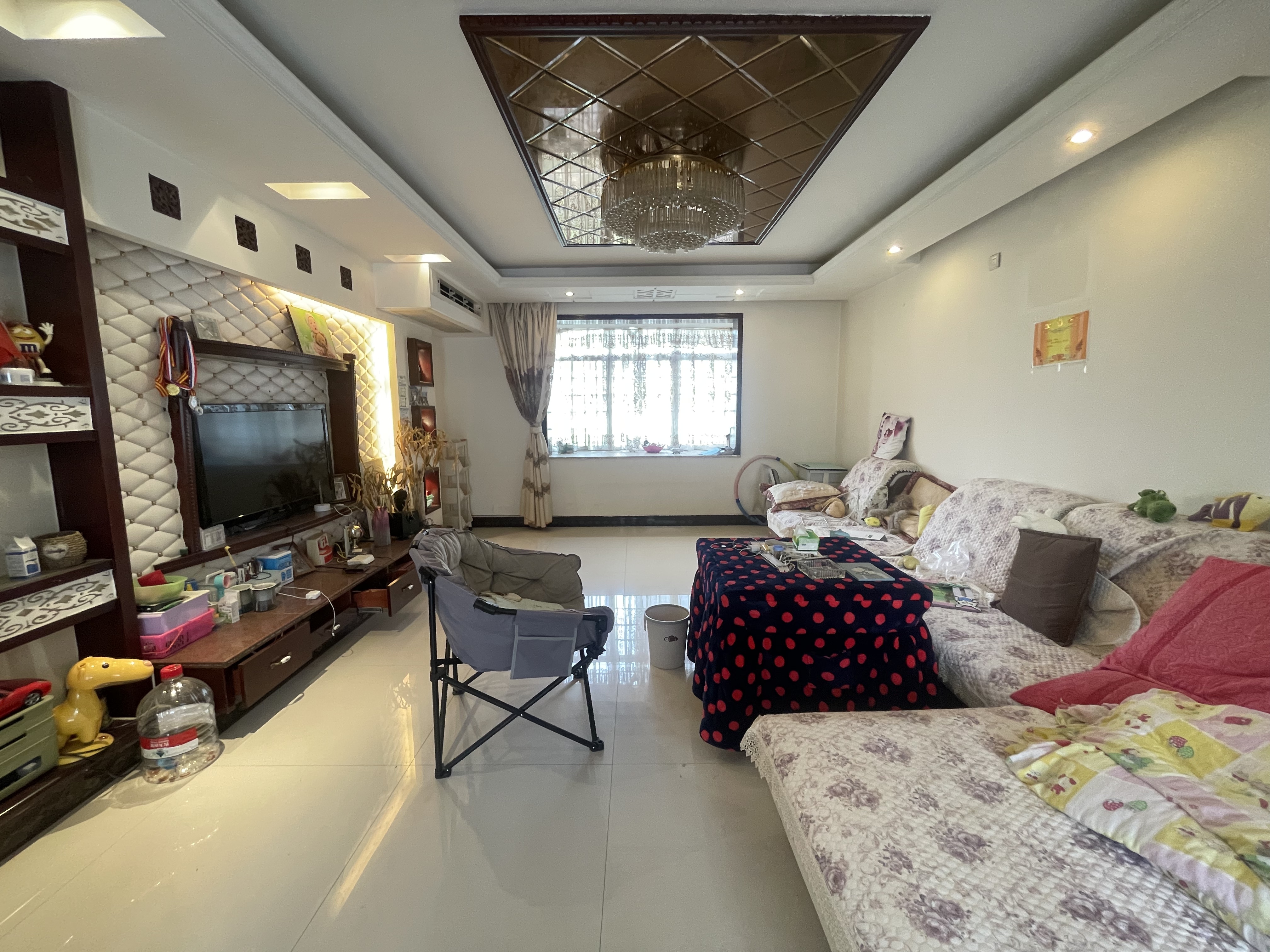 华宇新村  3室2厅2卫   58.00万客厅