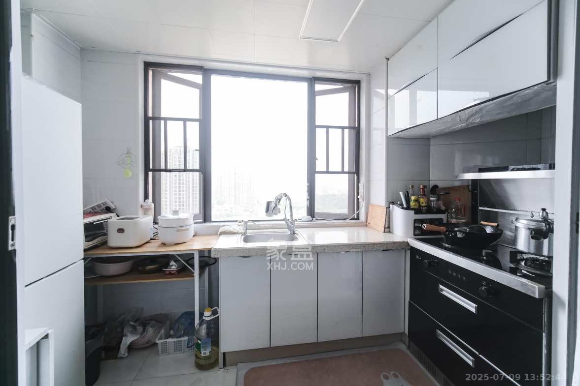 艾美潇湘  1室1厅1卫    28.8万 艾美潇湘  1室1厅1卫    28.8万厨房