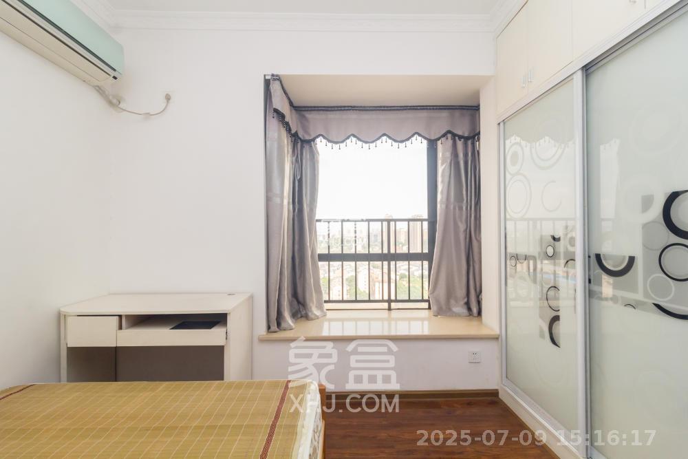 东岸城邦  4室2厅2卫   2800.00元/月室内图
